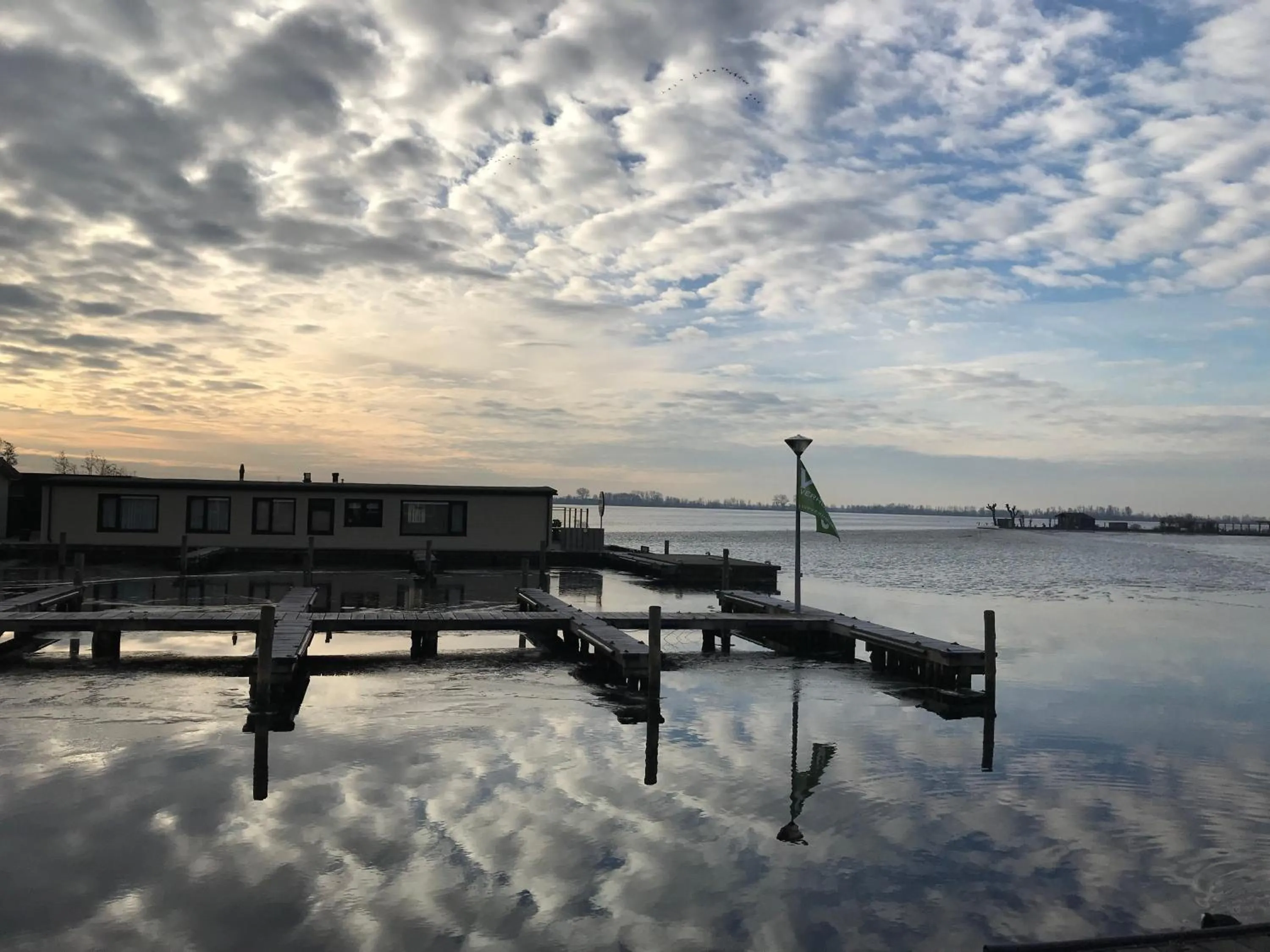 Day in VISSERSLUST Rooms, Apartments and Houseboats