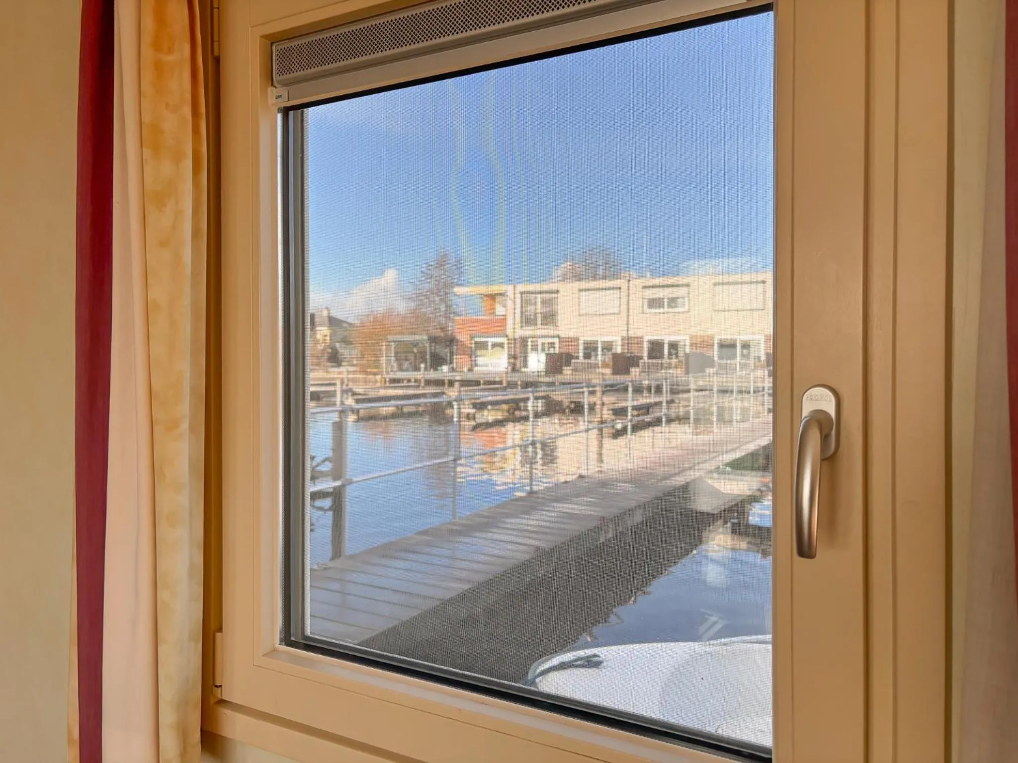 Lake view in VISSERSLUST Rooms, Apartments and Houseboats