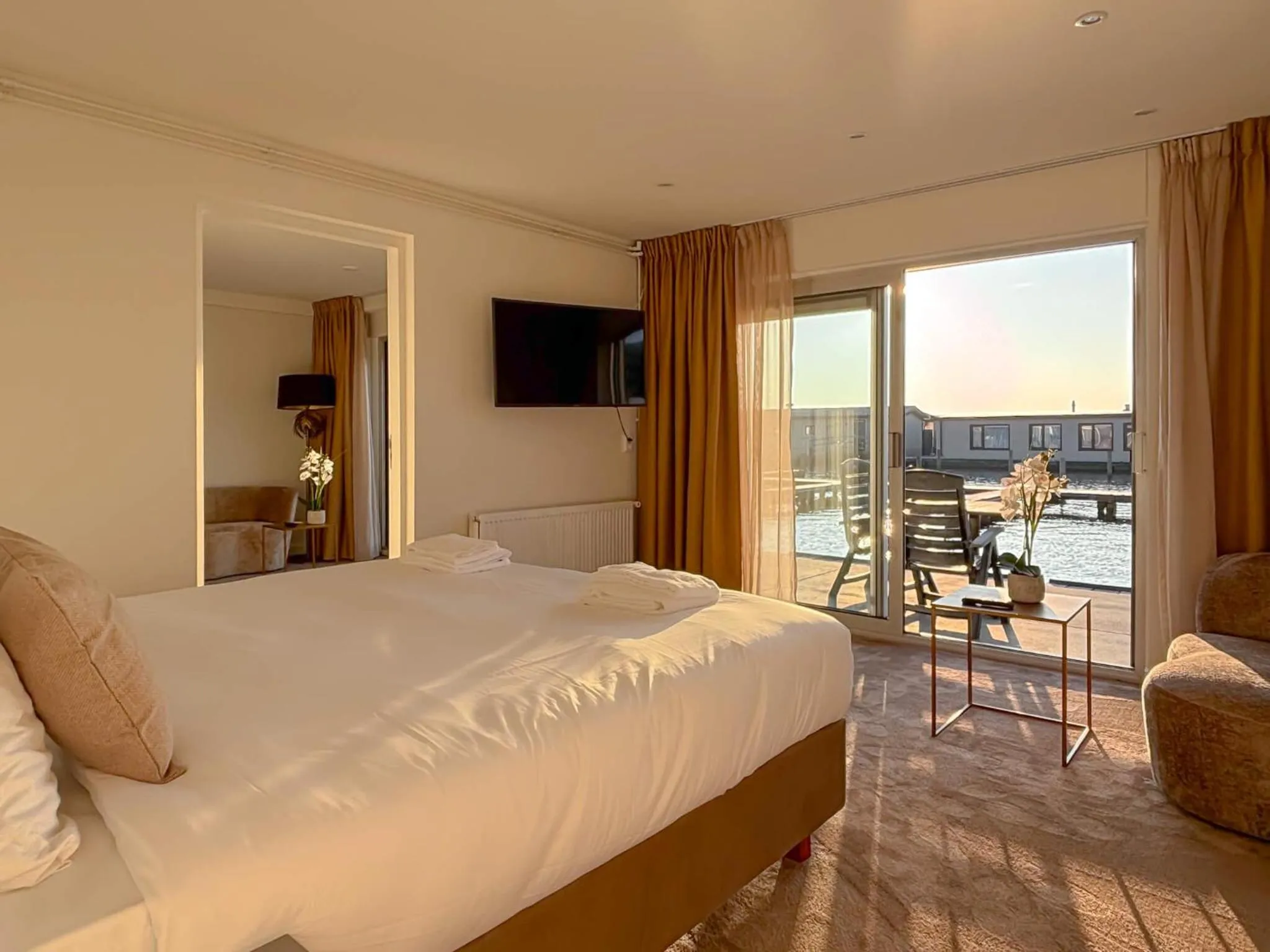 Bed in VISSERSLUST Rooms, Apartments and Houseboats