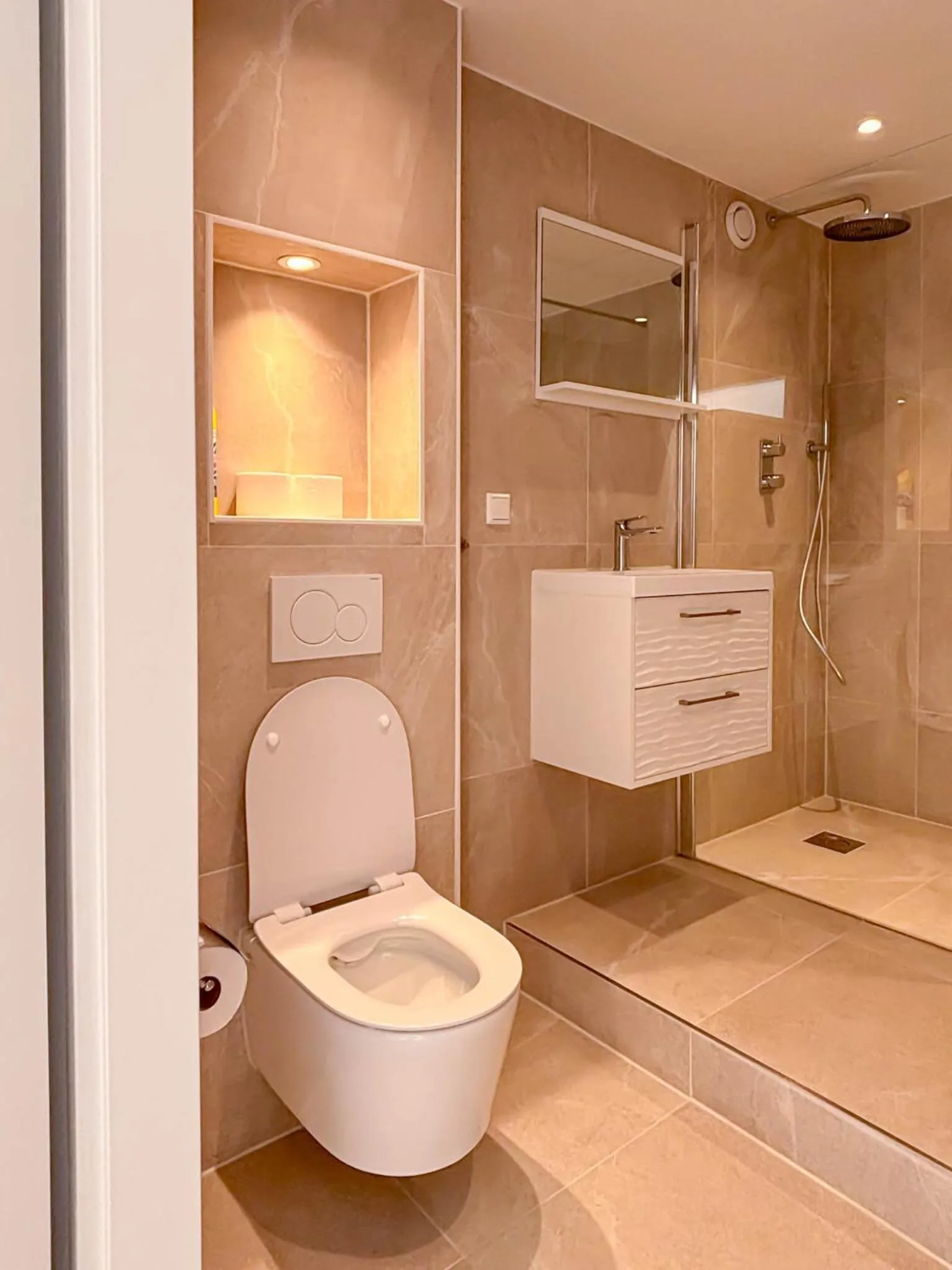 Shower in VISSERSLUST Rooms, Apartments and Houseboats