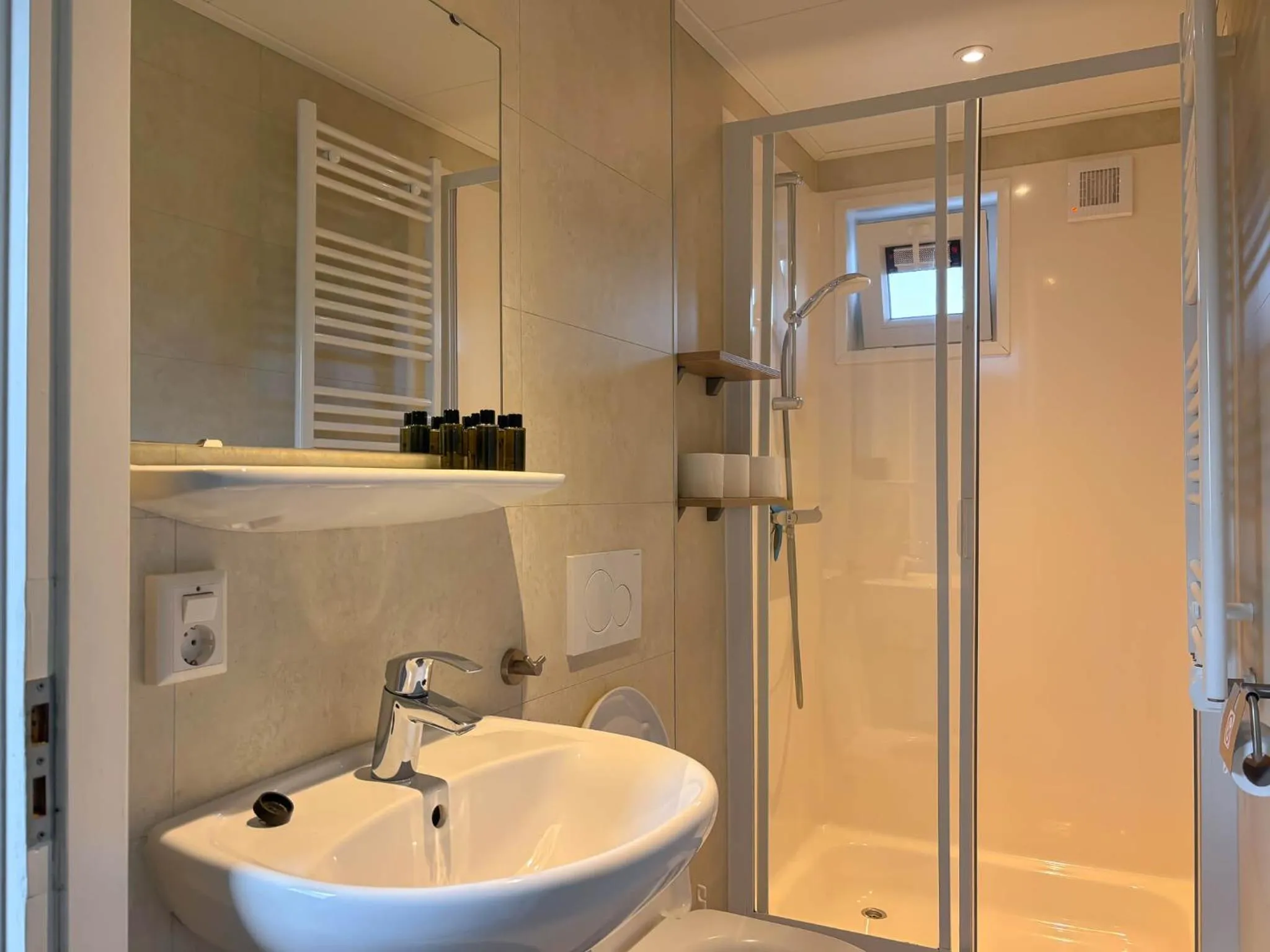 Shower in VISSERSLUST Rooms, Apartments and Houseboats