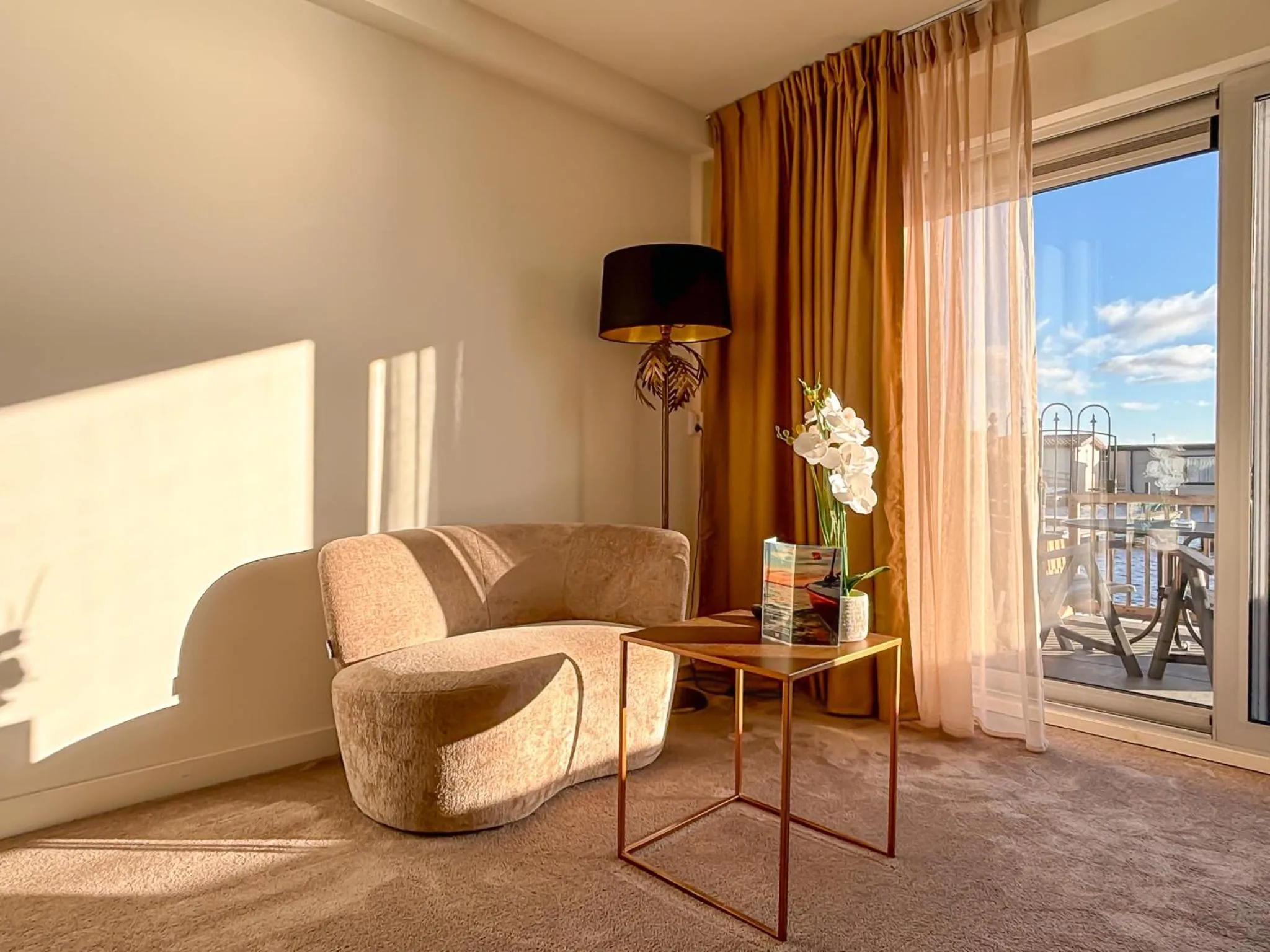 Seating area in VISSERSLUST Rooms, Apartments and Houseboats