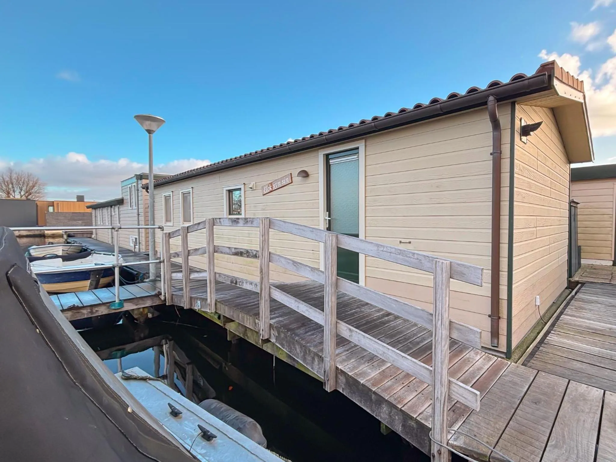 Property building in VISSERSLUST Rooms, Apartments and Houseboats