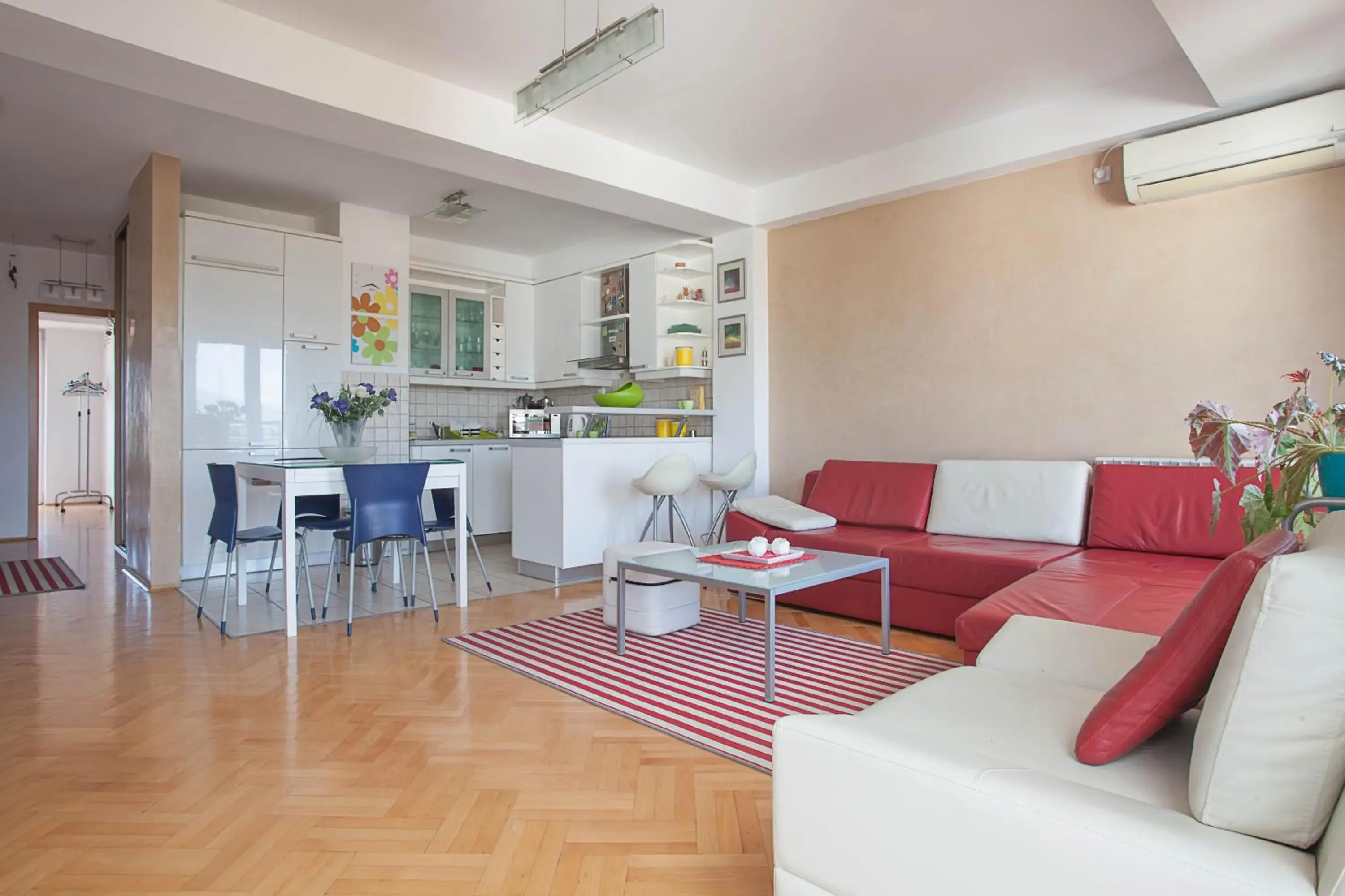 RED APARTMENT RED APARTMENT