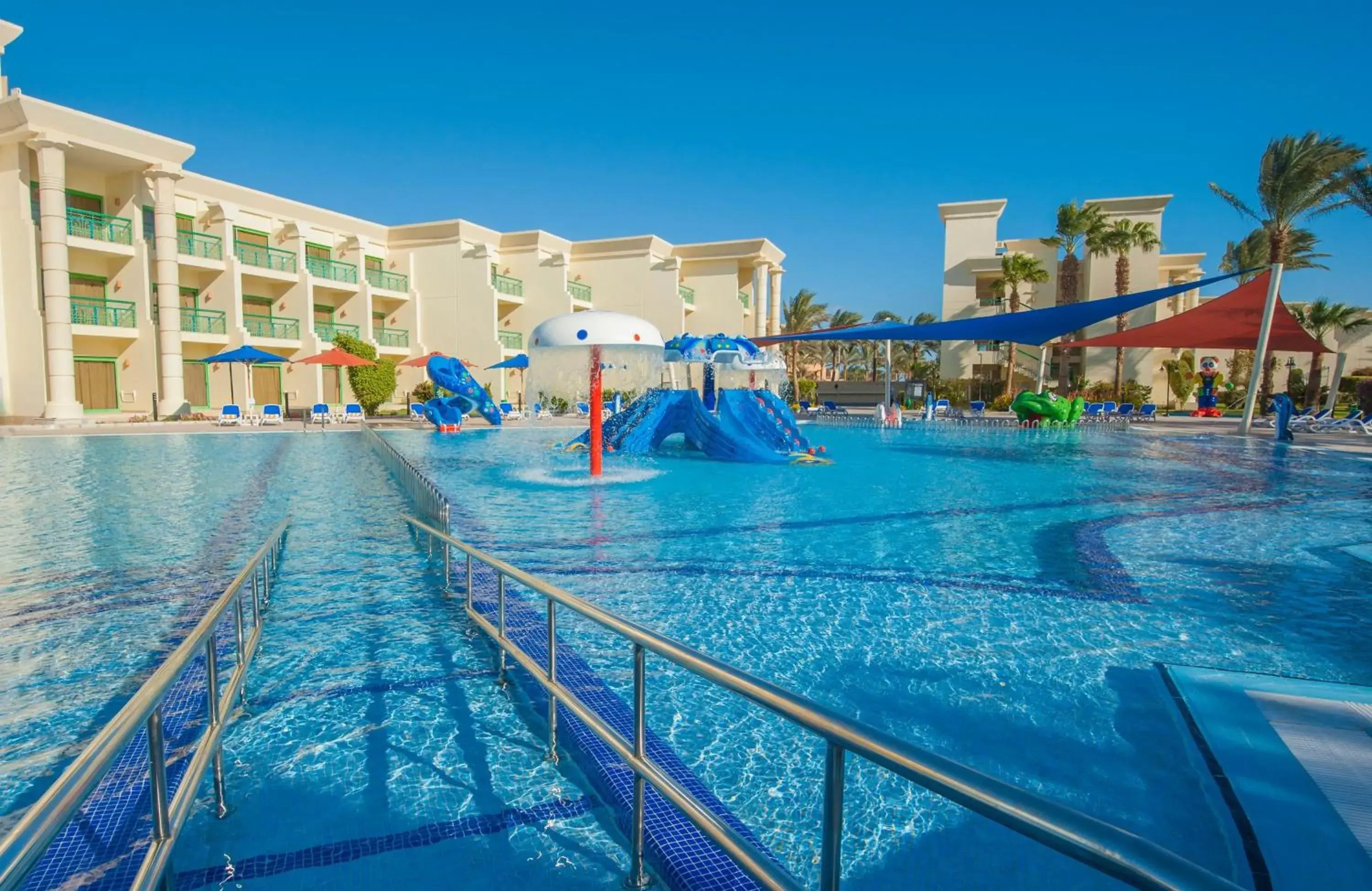 Swimming pool in Swiss Inn Resort Hurghada Swimming pool in Swiss Inn Resort Hurghada