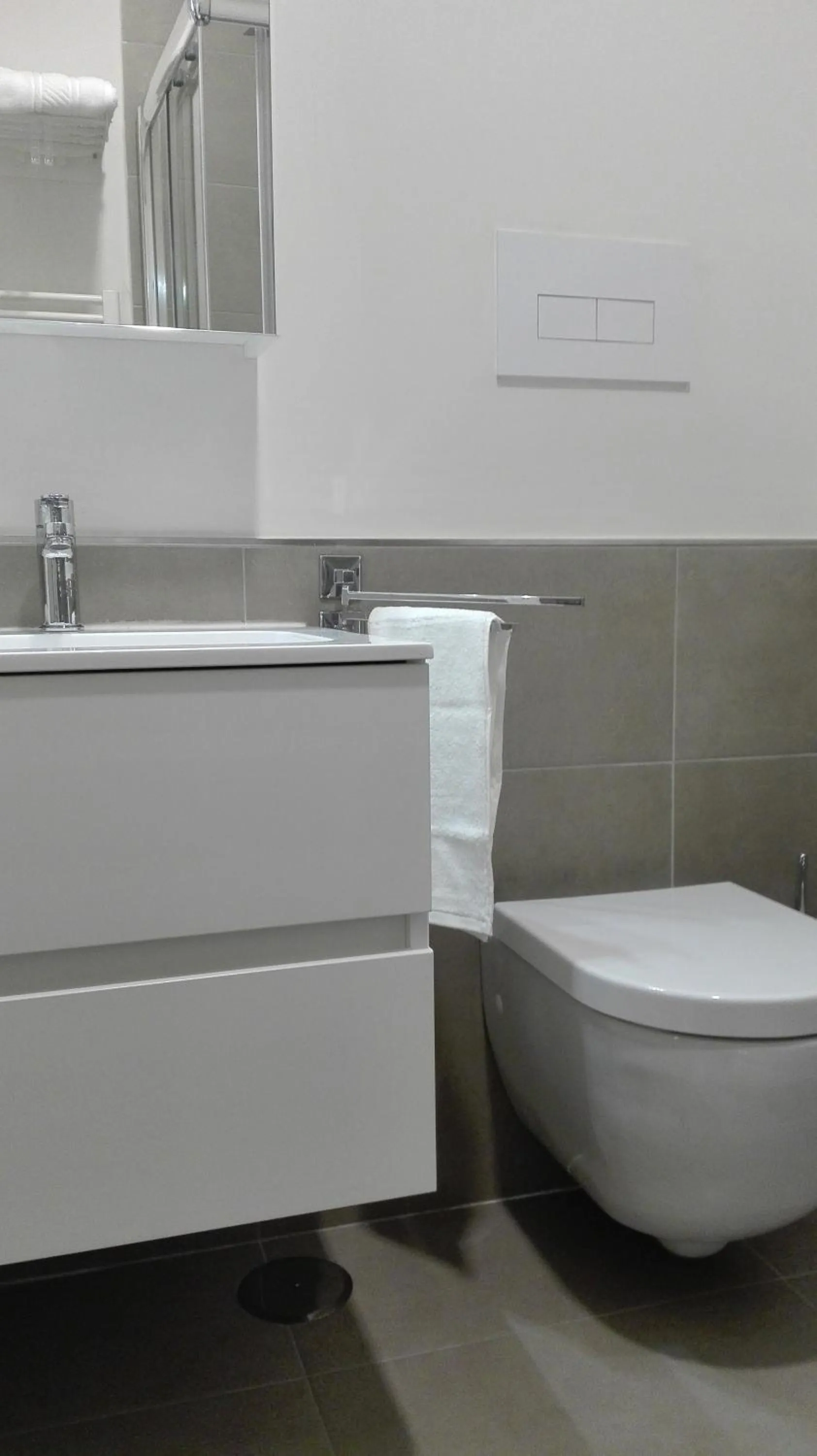 Bathroom in Piano Nobile by Napoliapartments