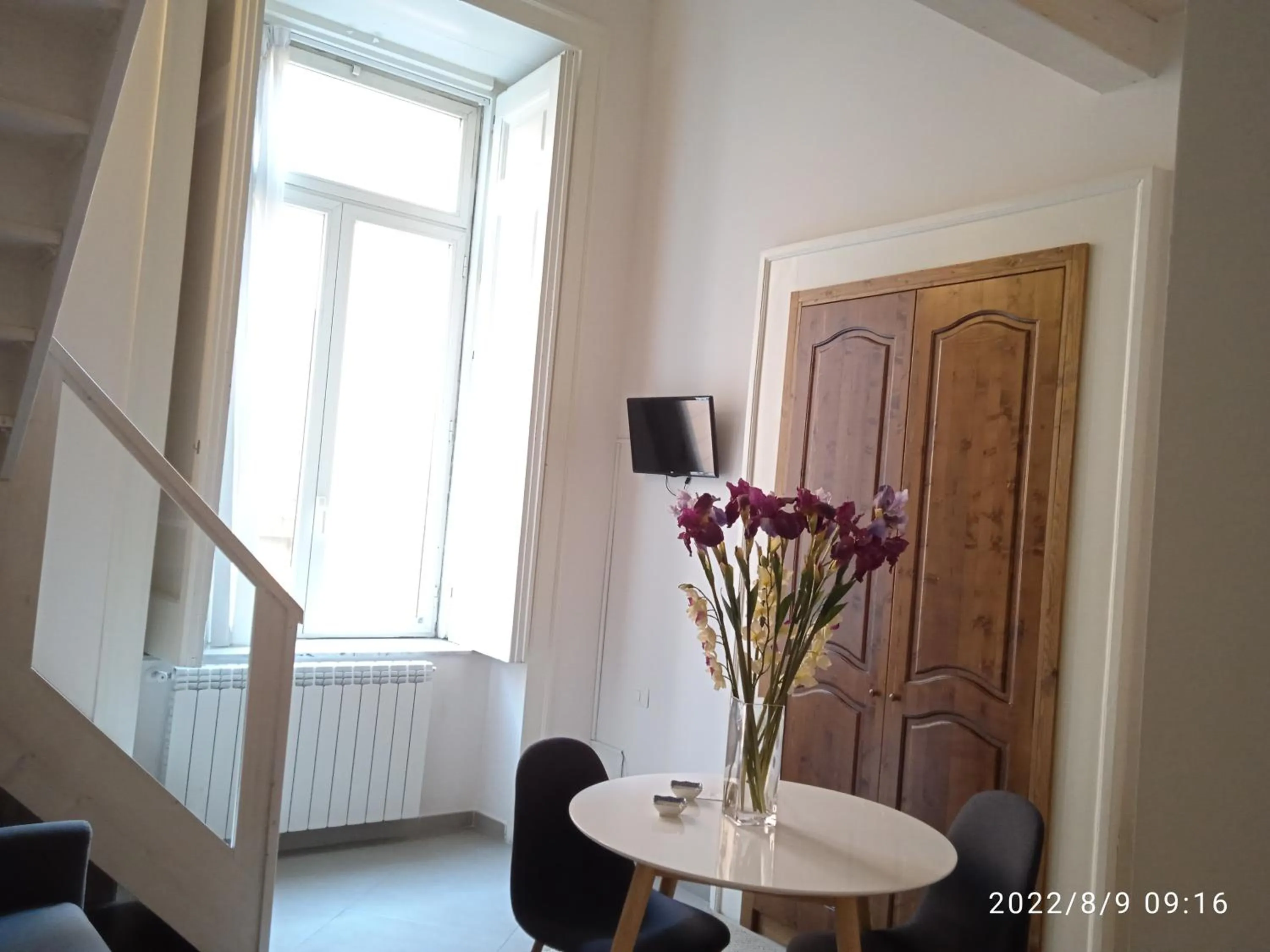 Seating area in Piano Nobile by Napoliapartments