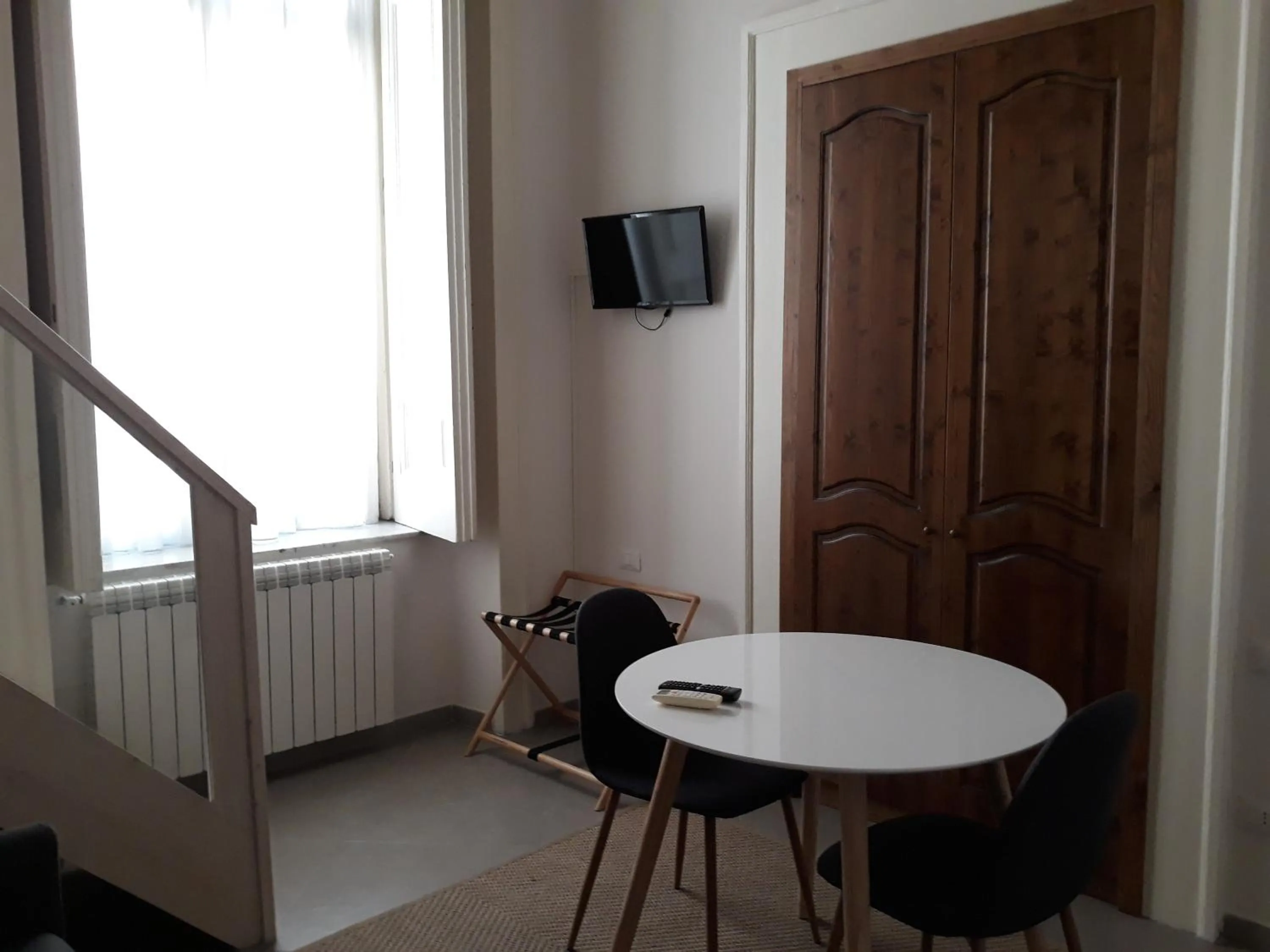 Dining area in Piano Nobile by Napoliapartments