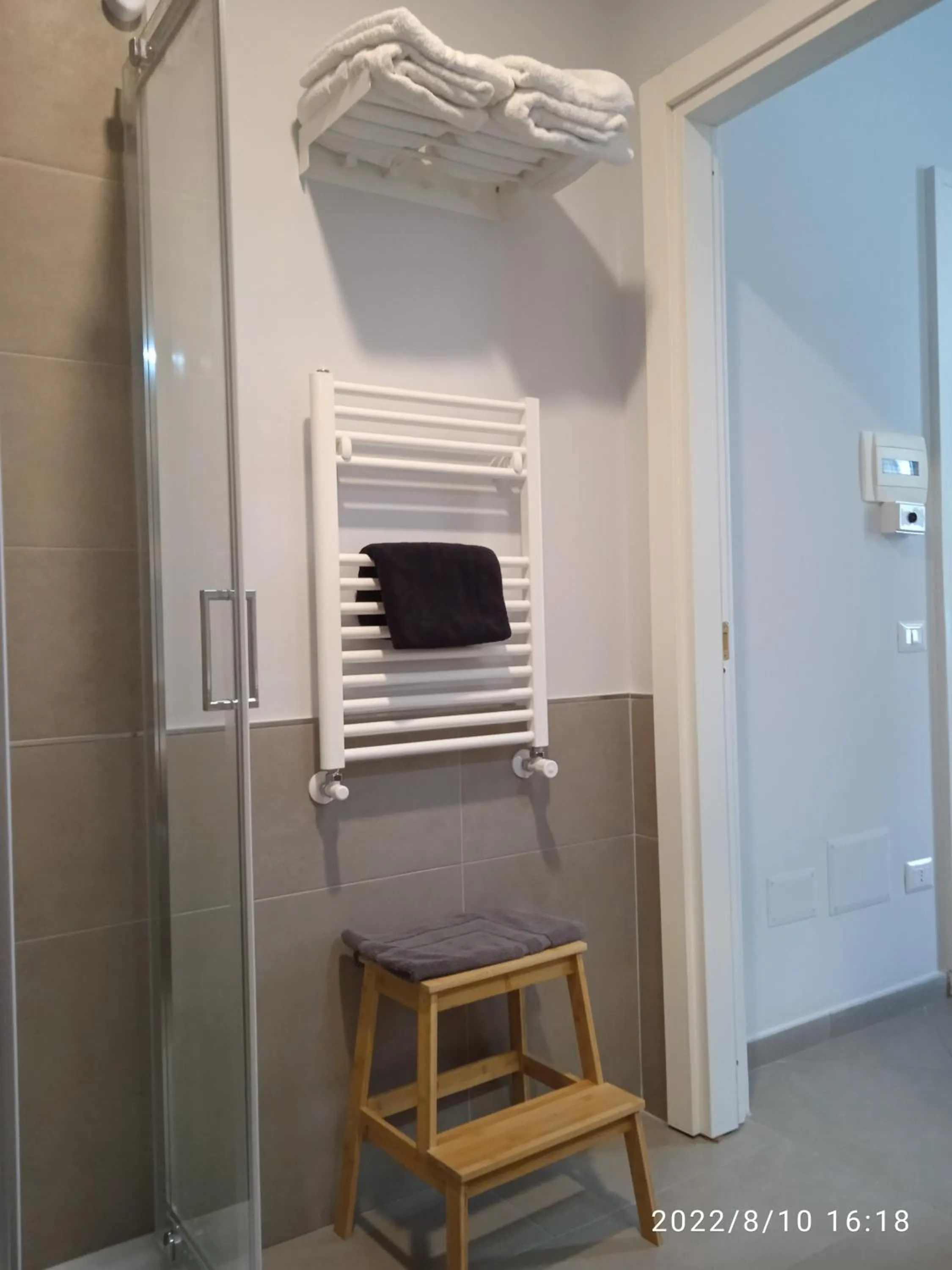 Bathroom in Piano Nobile by Napoliapartments