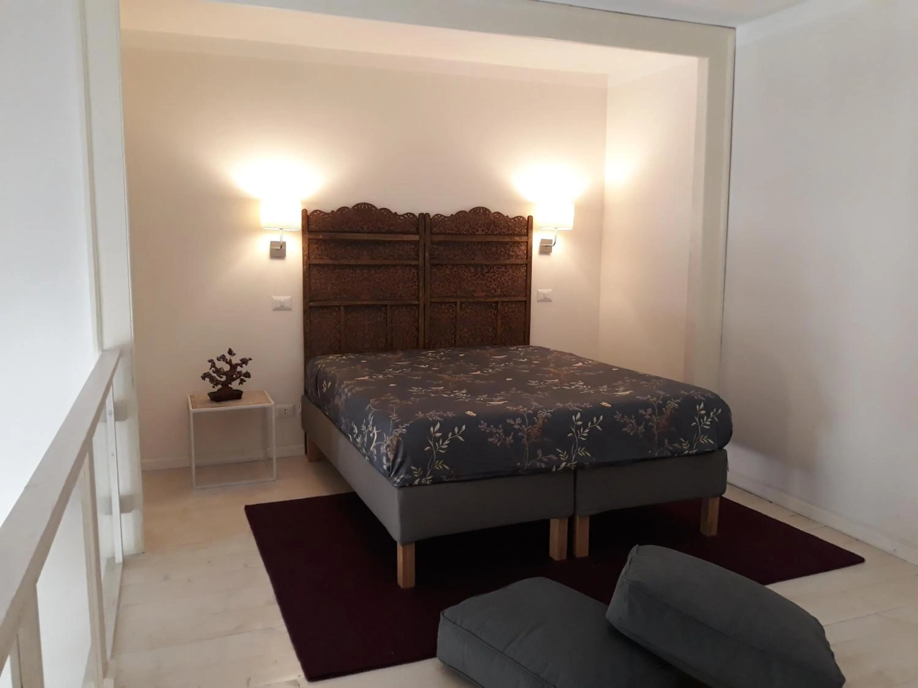 Bed in Piano Nobile by Napoliapartments