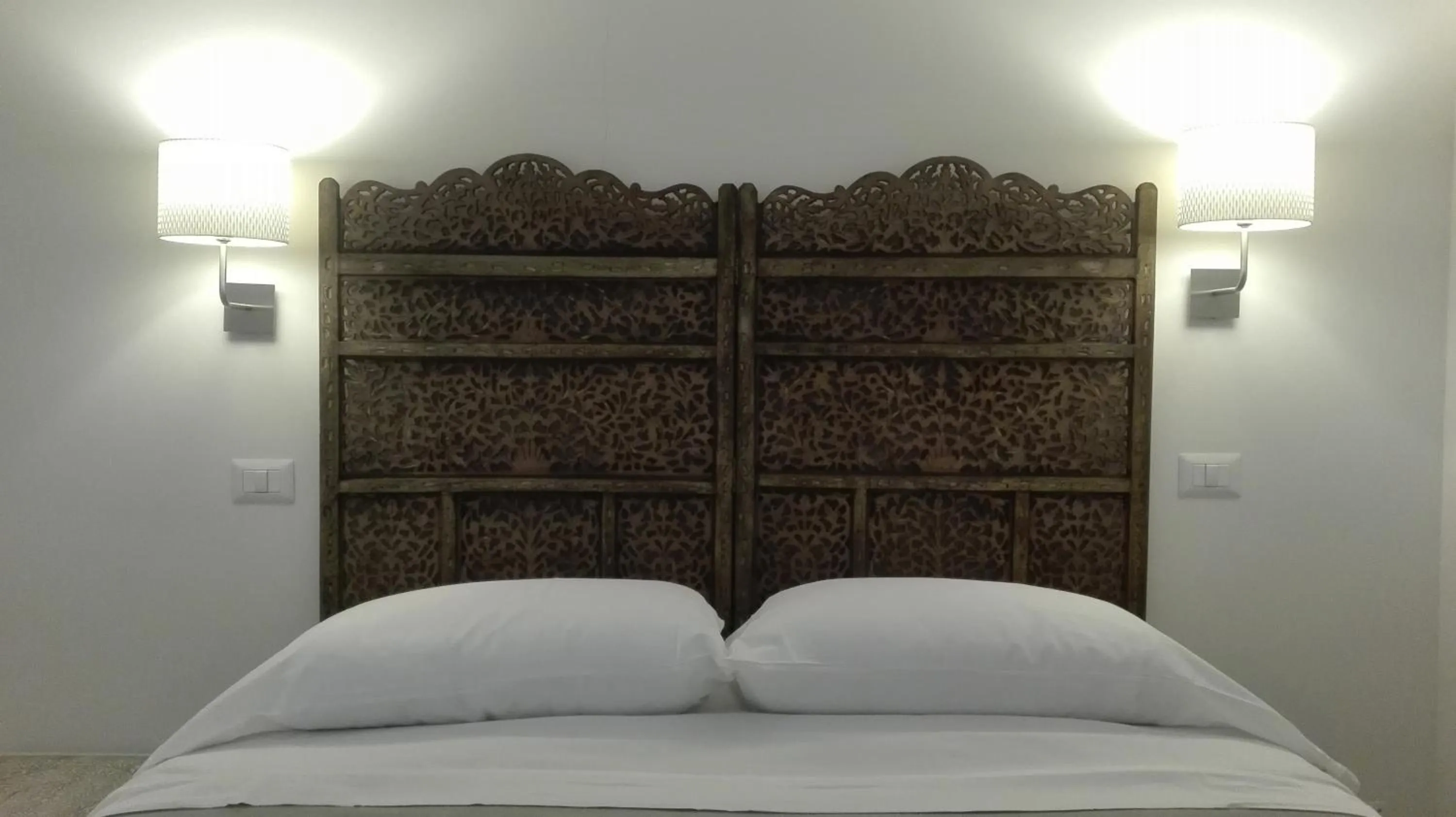 Bed in Piano Nobile by Napoliapartments