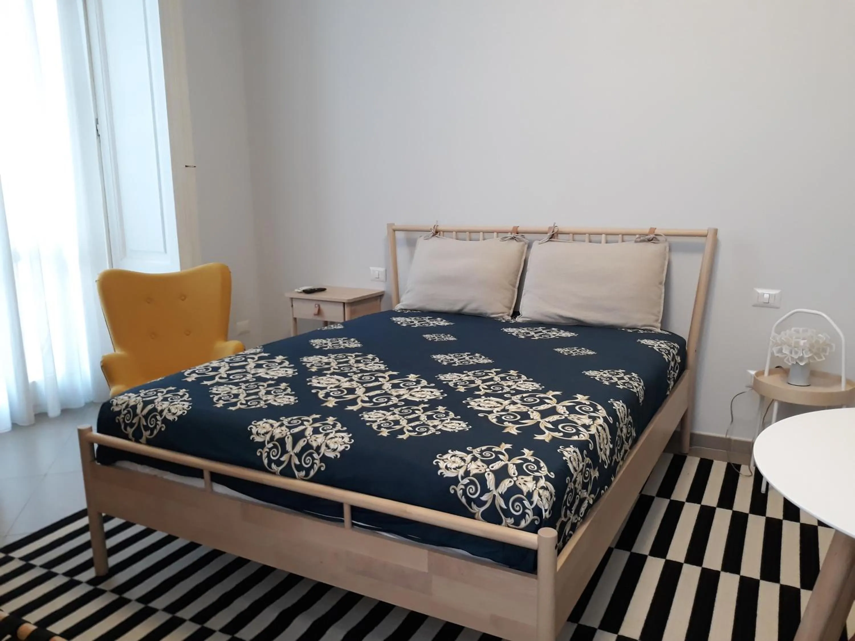 Bed in Piano Nobile by Napoliapartments