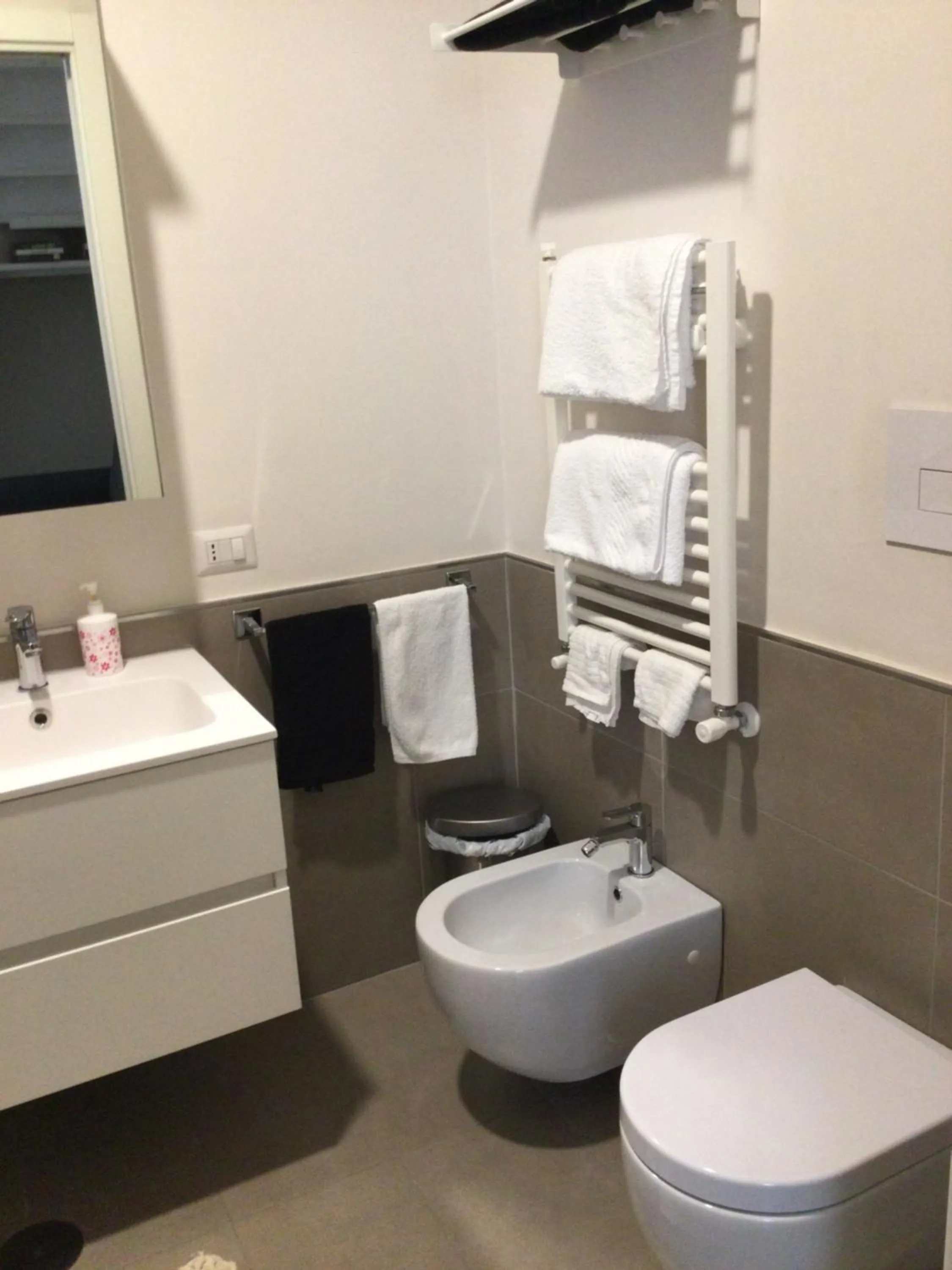 Bathroom in Piano Nobile by Napoliapartments