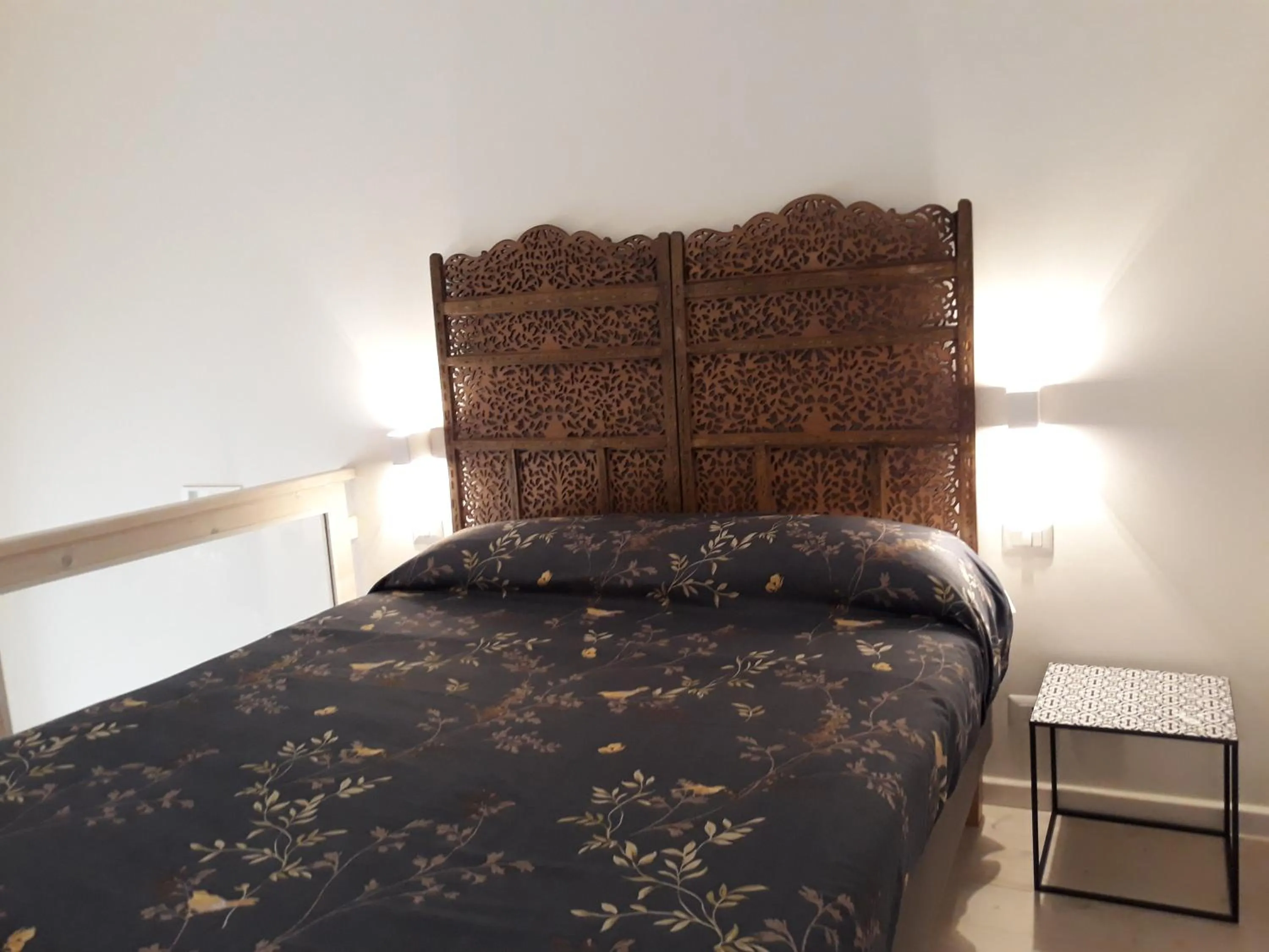 Bed in Piano Nobile by Napoliapartments