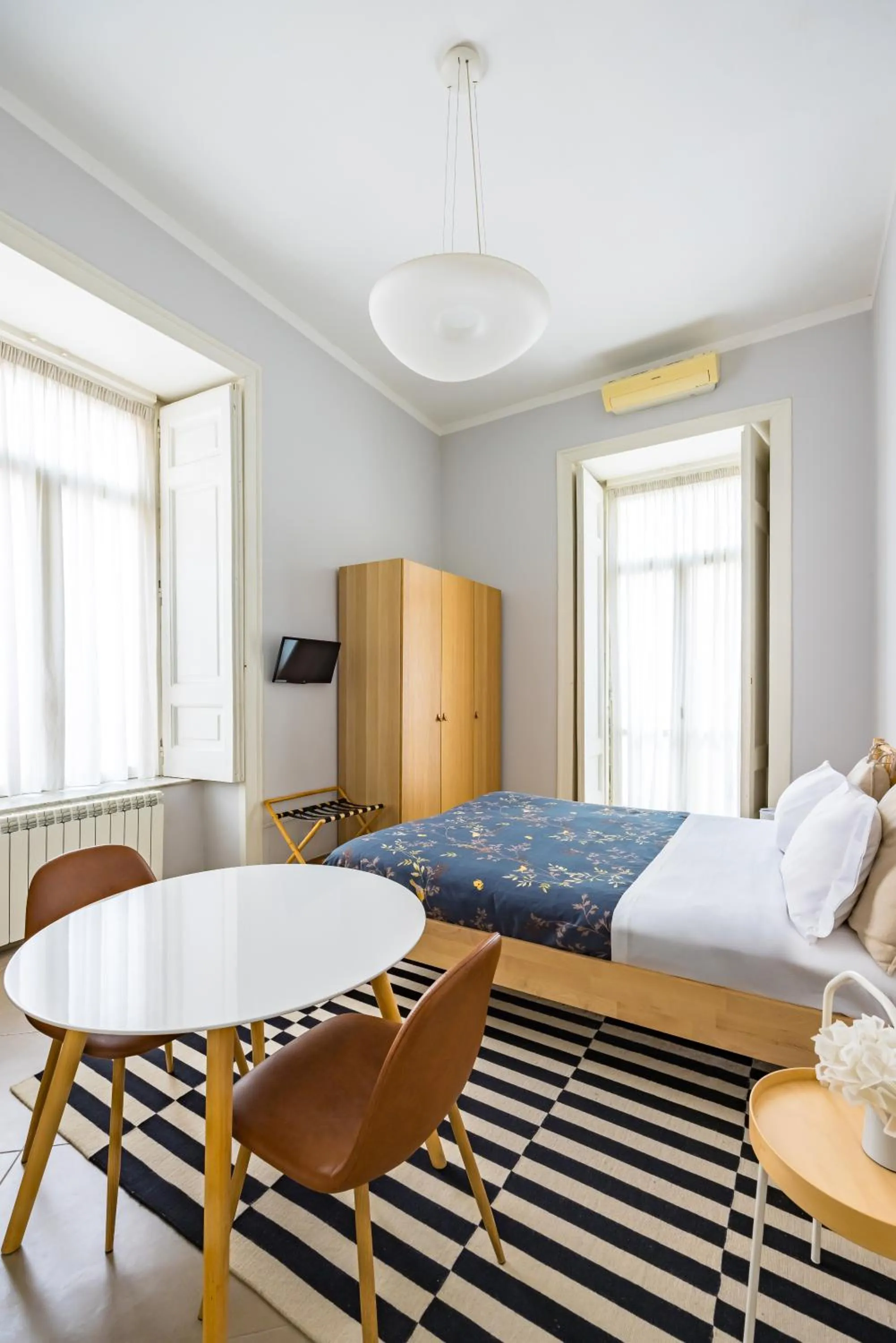 Other, Bed in Piano Nobile by Napoliapartments