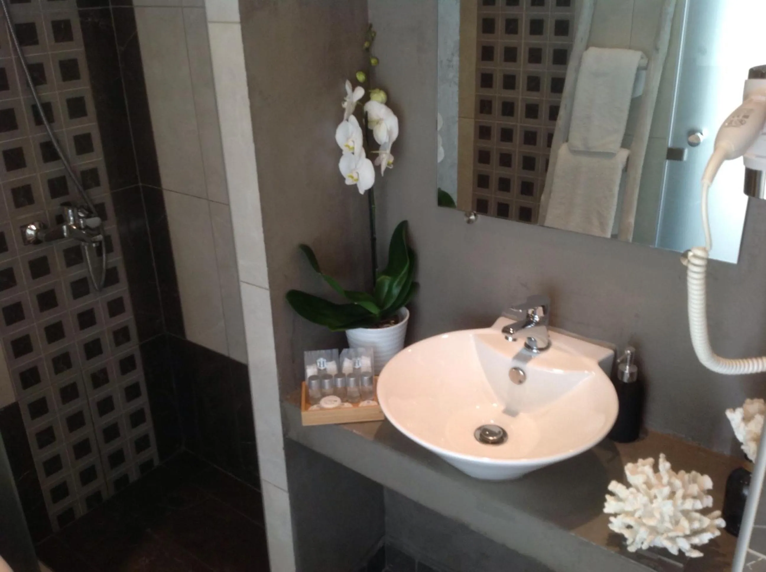 Shower in Galaxy City Hotel