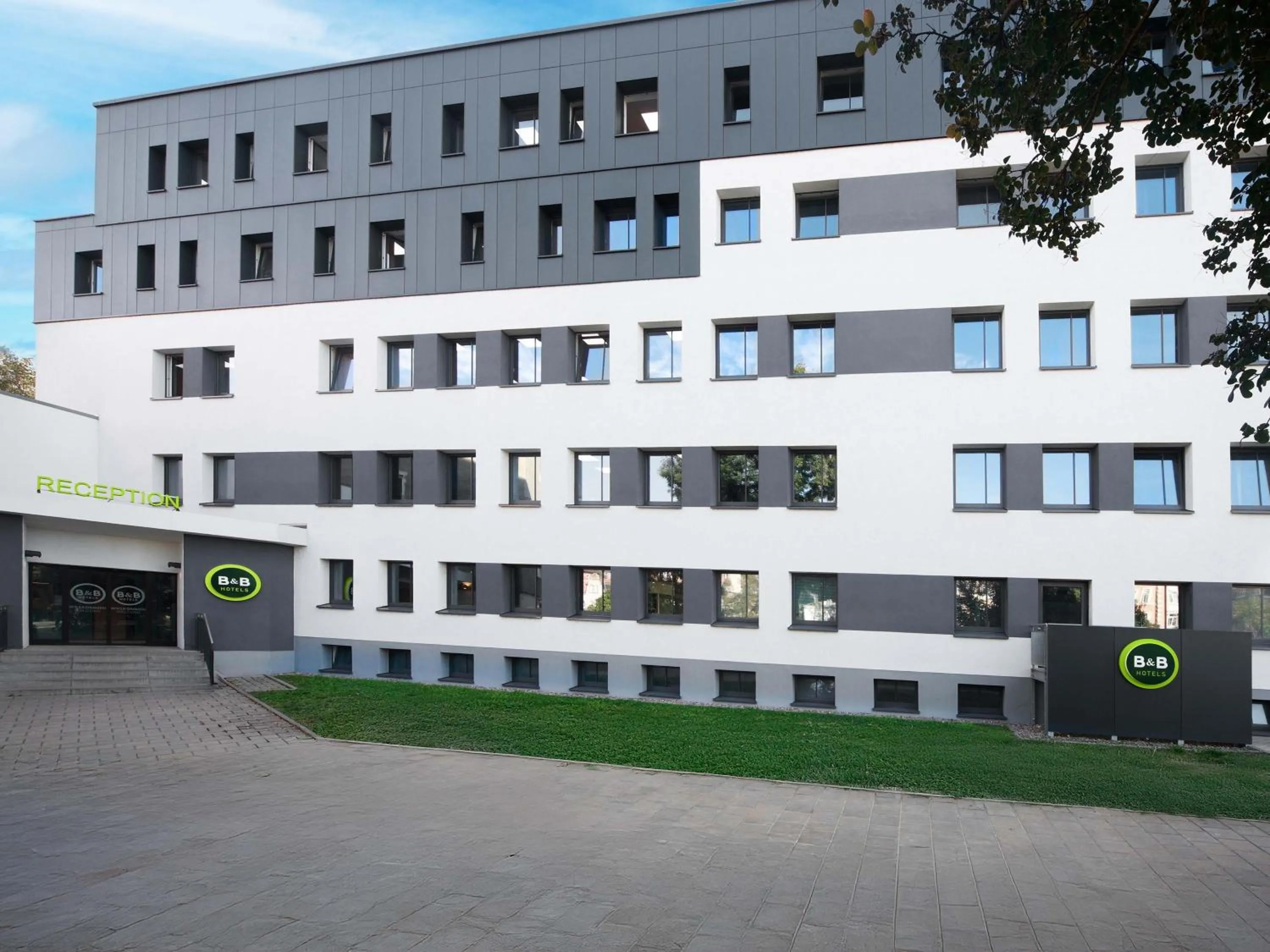 Property building in B&B Hotel Jena