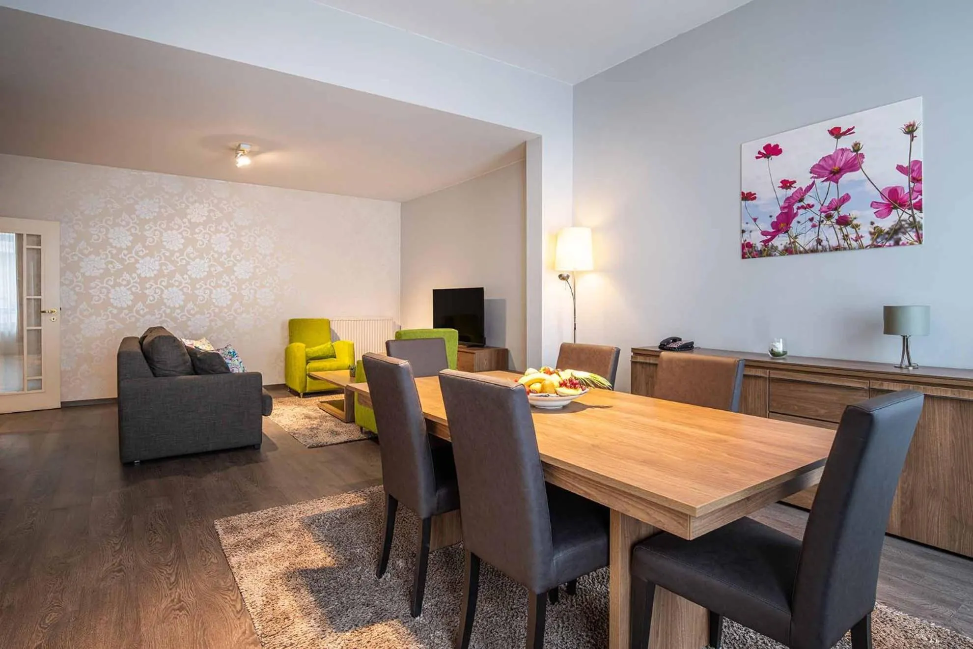 Communal lounge/ TV room in Thon Residence Florence Aparthotel