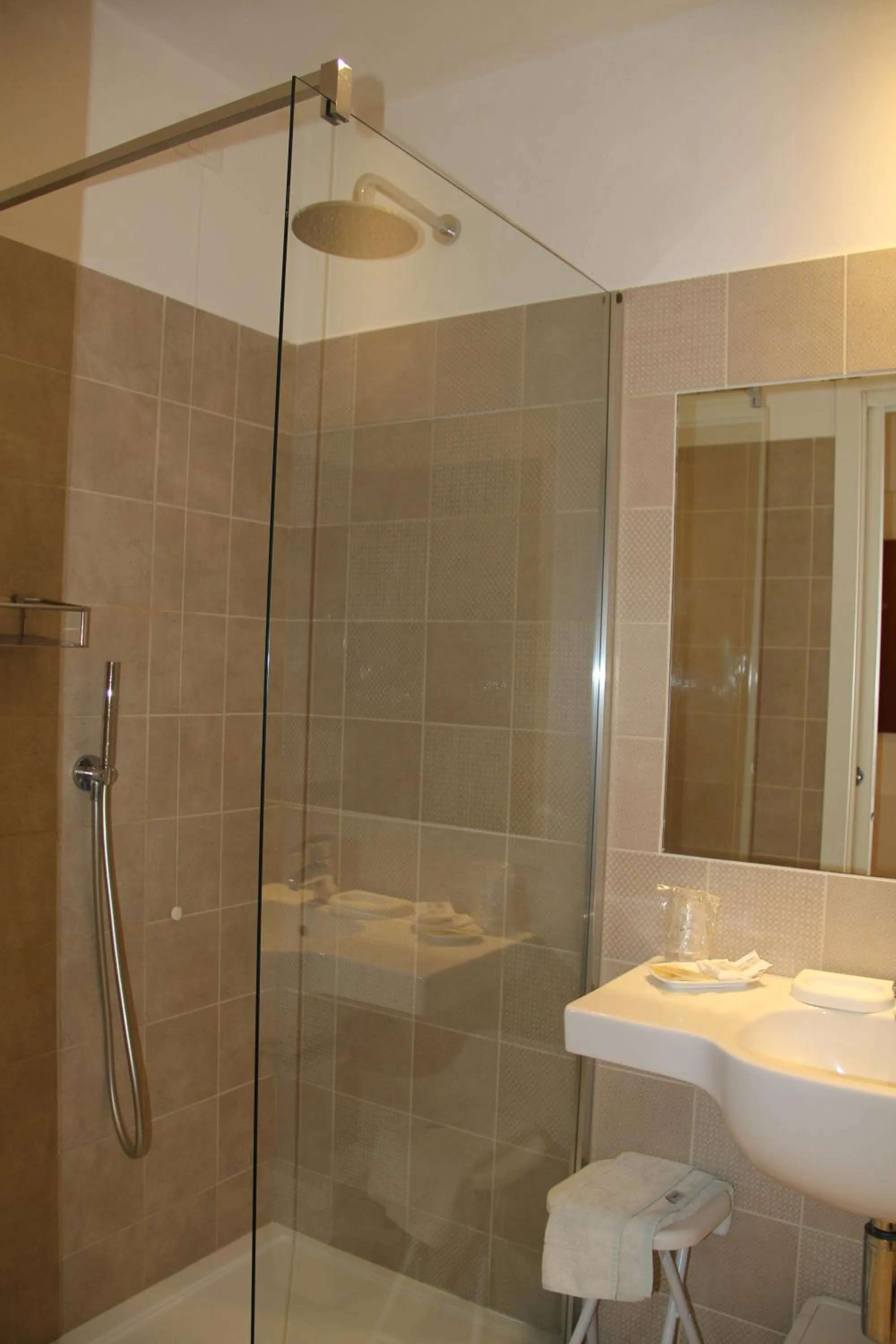 Bathroom in Hotel Melograno