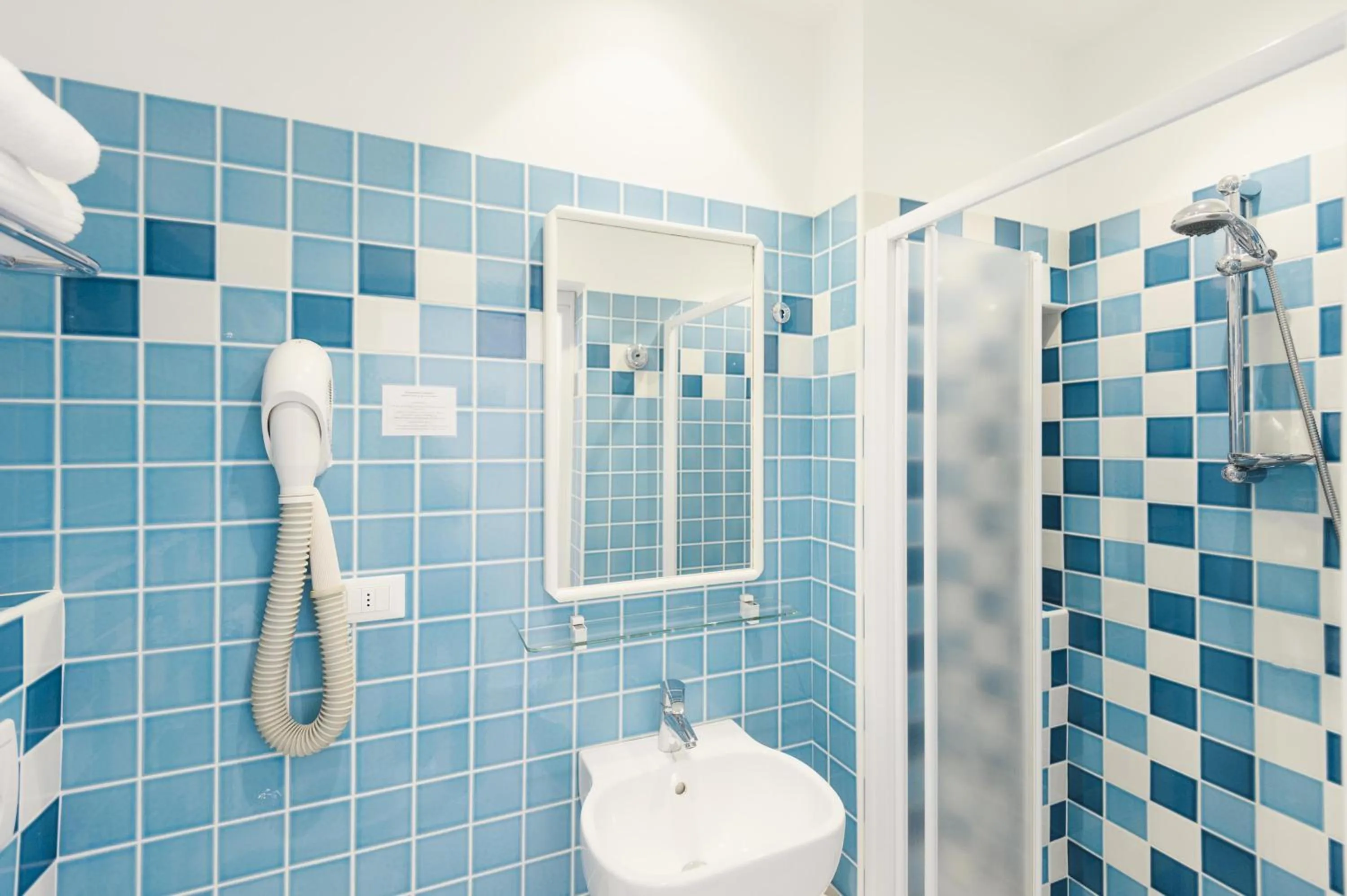 Bathroom in Hotel Melograno