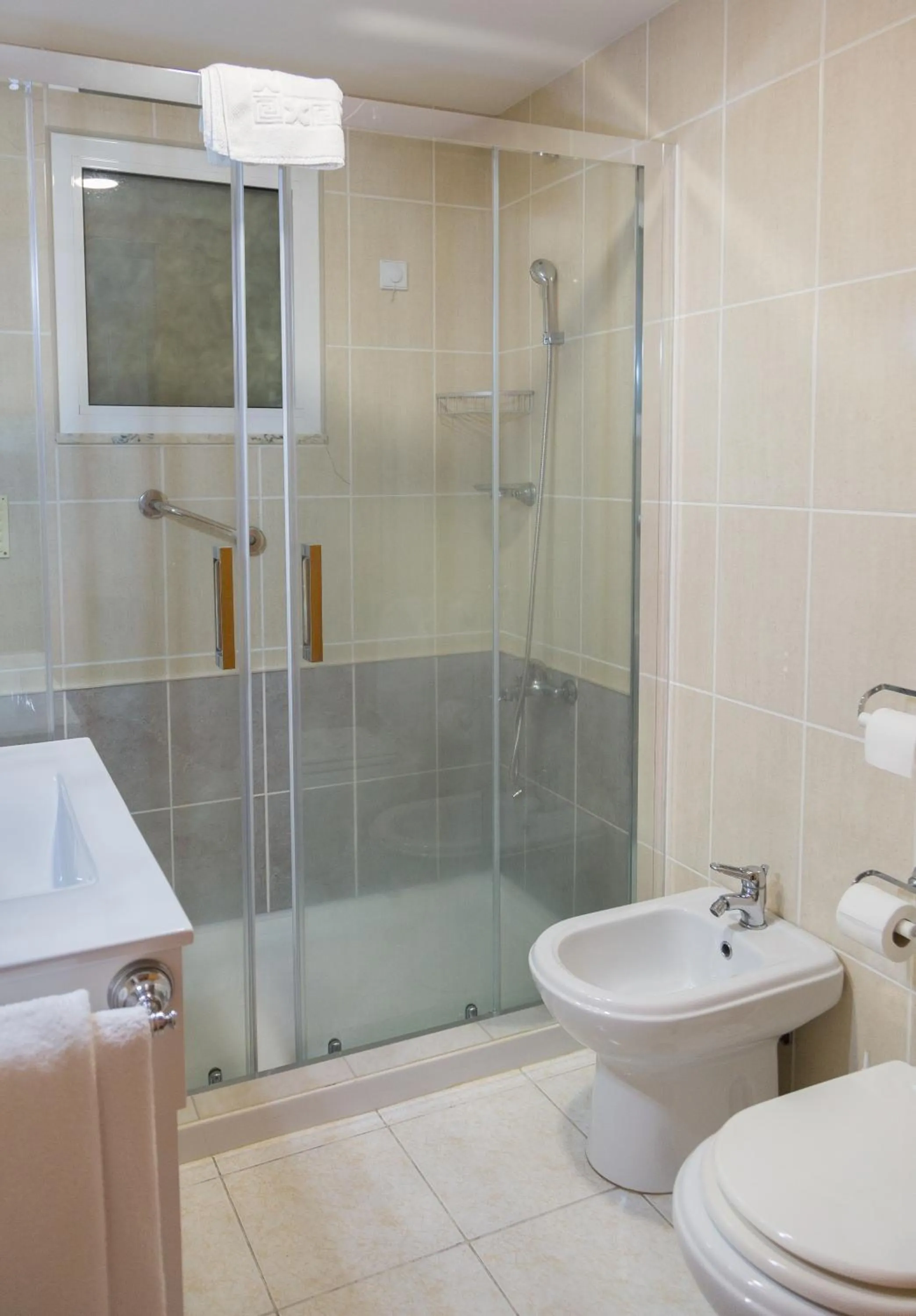Bathroom in Troia Hotel