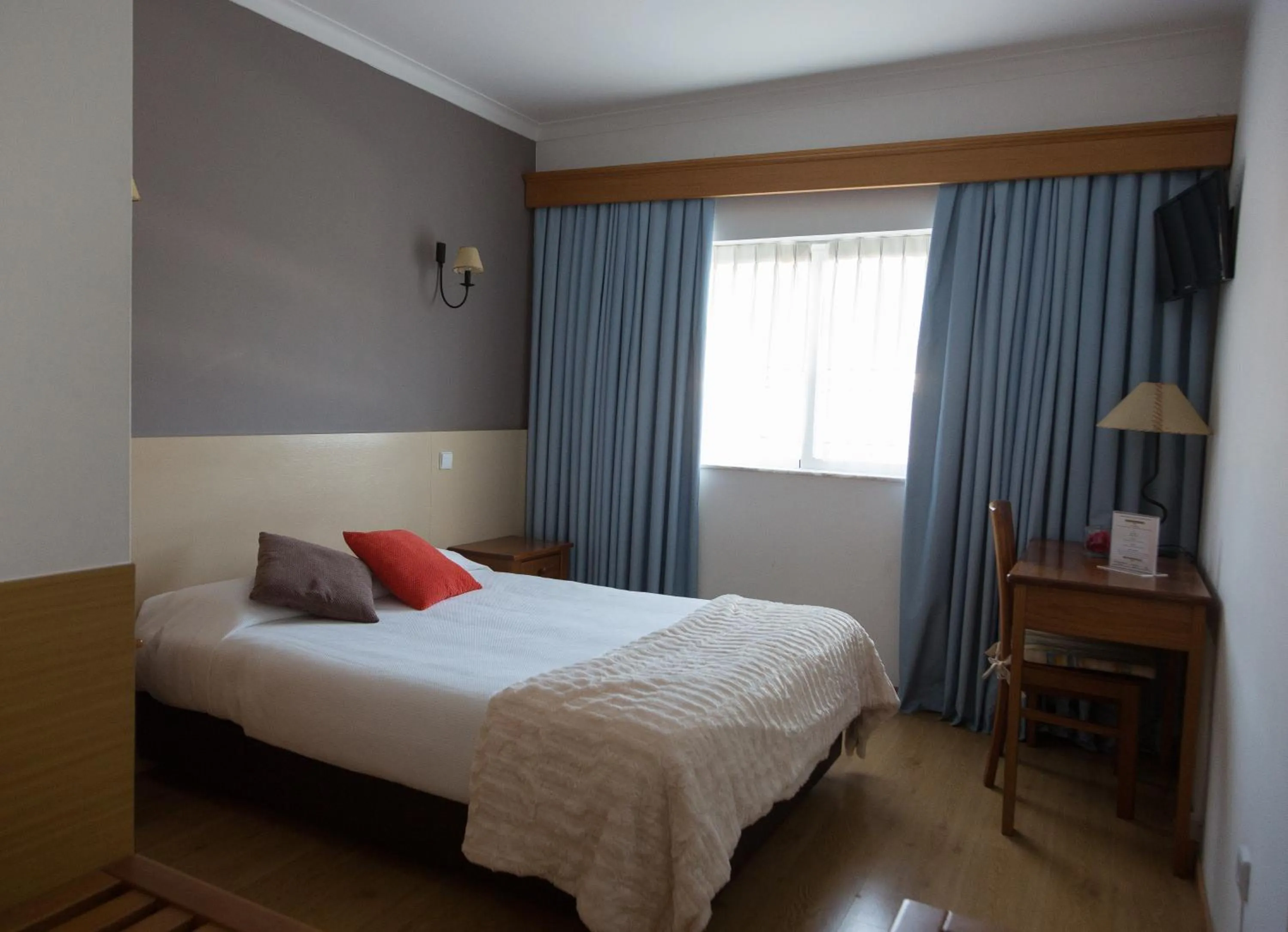 Bedroom, Bed in Troia Hotel