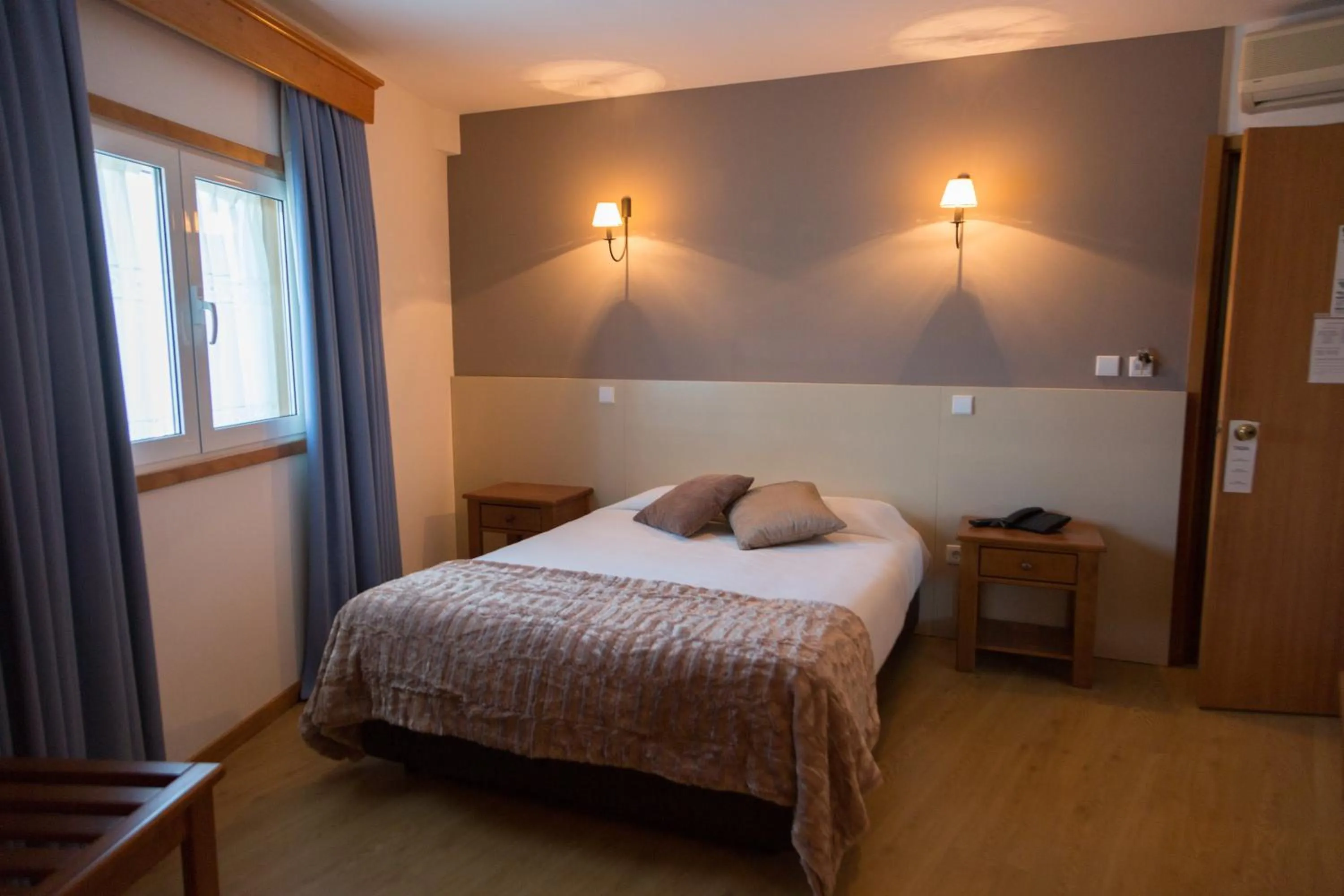 Bedroom, Bed in Troia Hotel