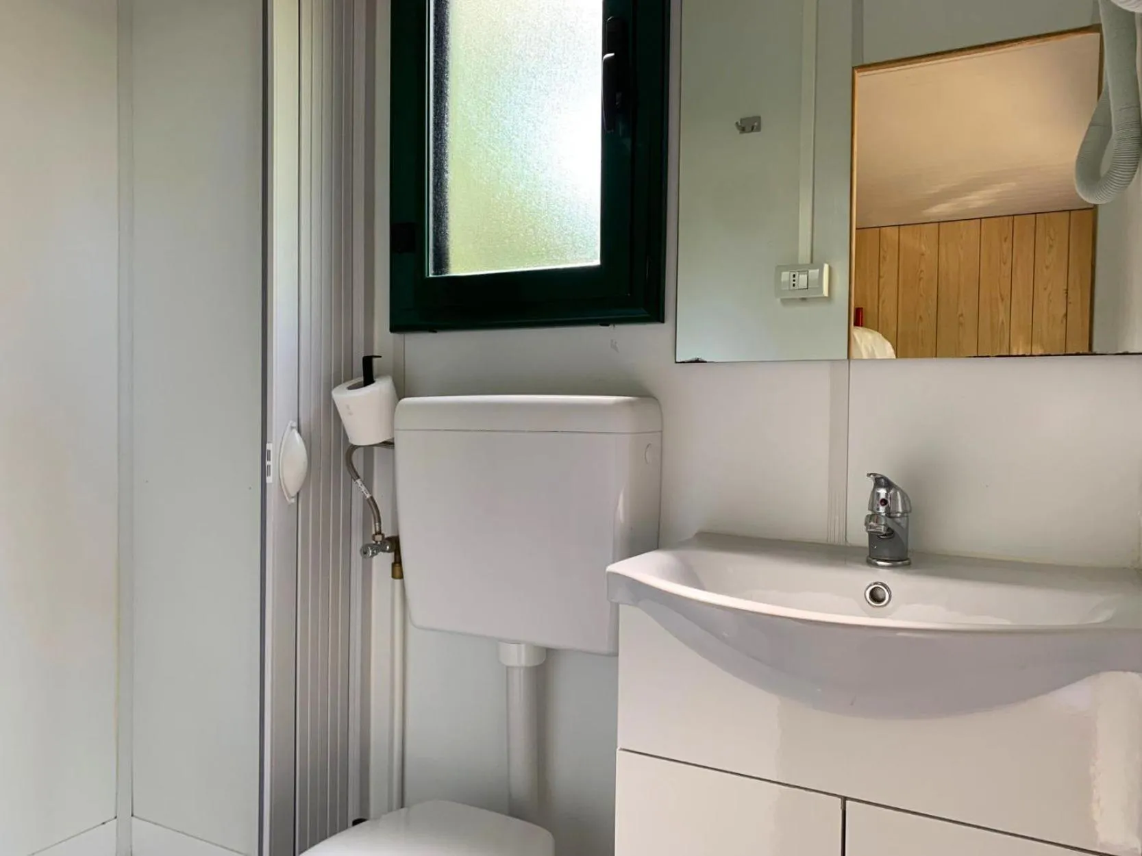 Shower in Hostel & Glamping Santa Fortunata