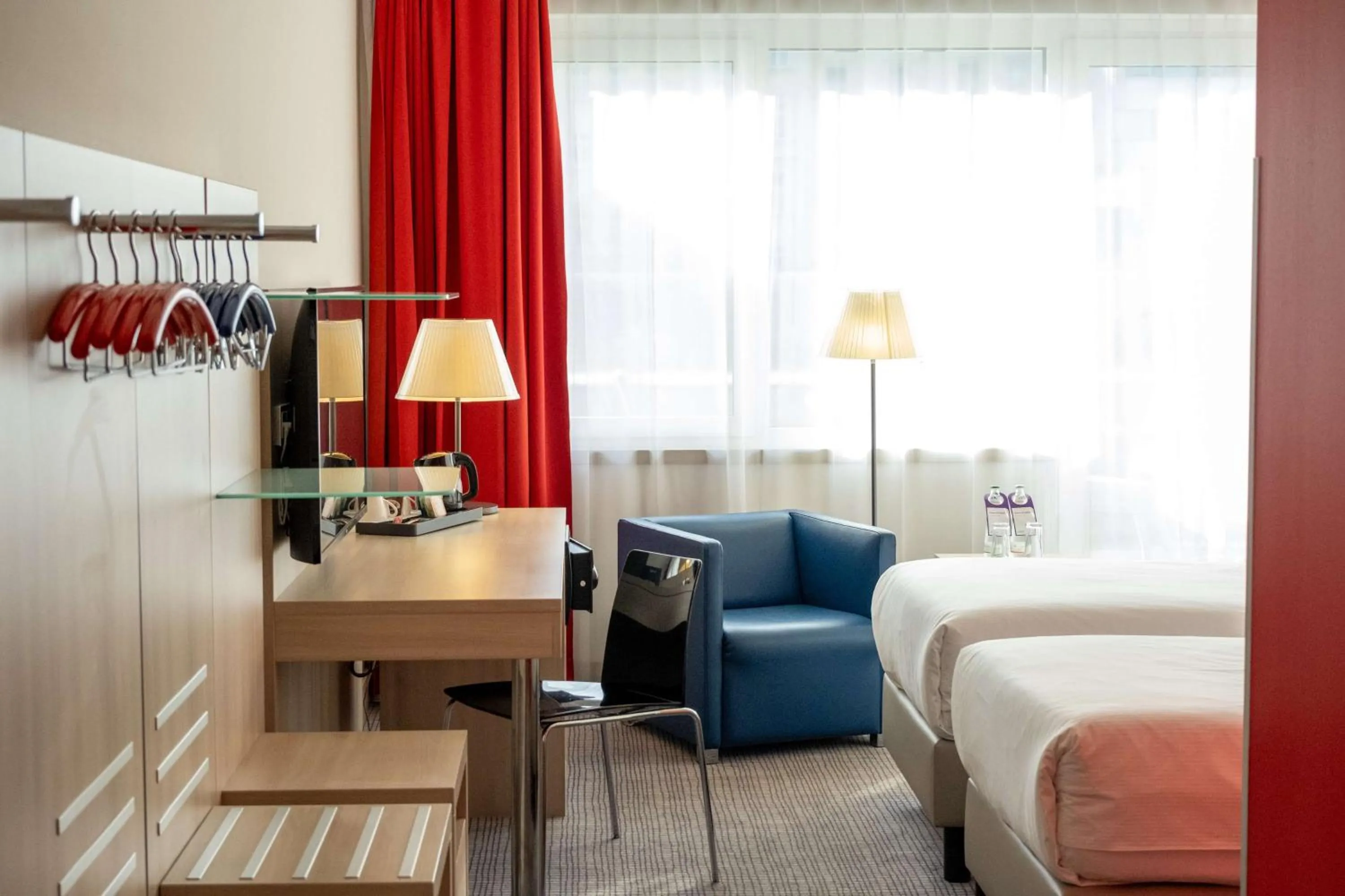 Bedroom, Bed in Park Inn by Radisson Linz