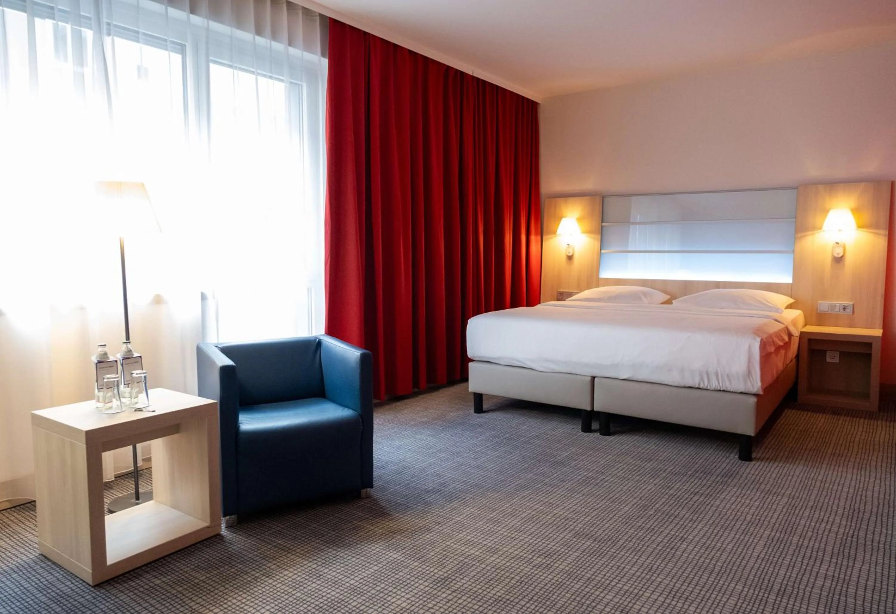 Bedroom, Bed in Park Inn by Radisson Linz