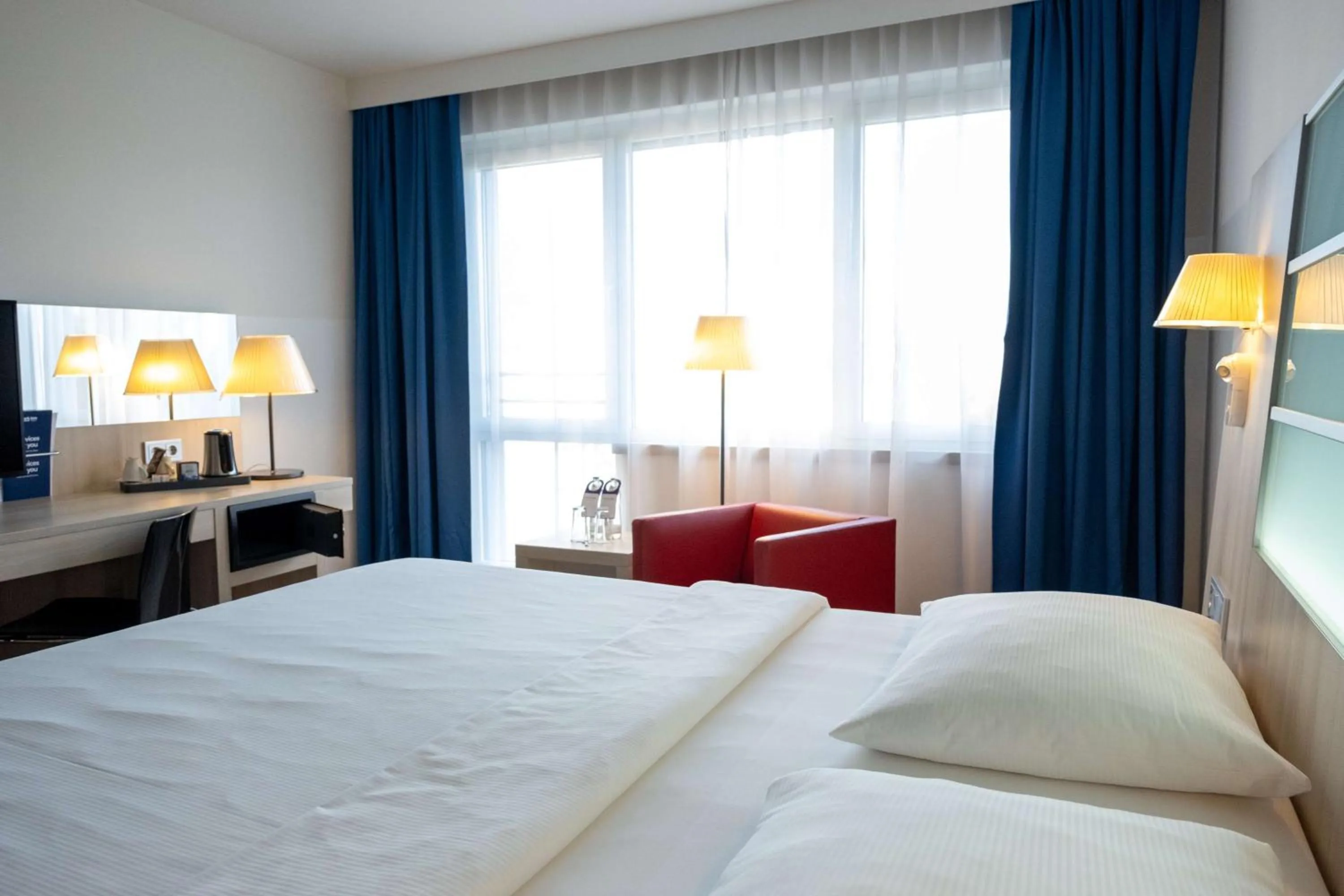 Bedroom, Bed in Park Inn by Radisson Linz