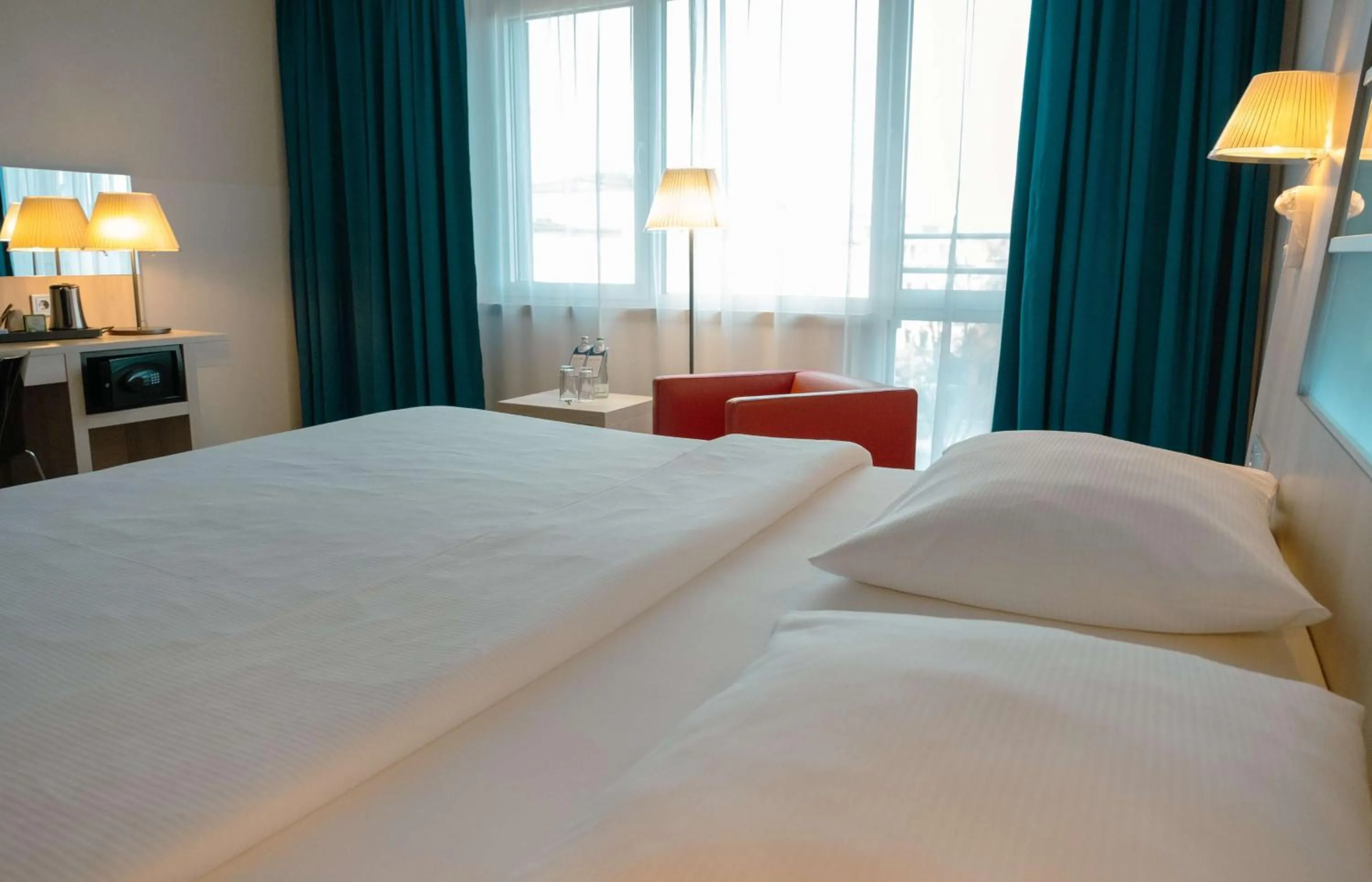 Bedroom, Bed in Park Inn by Radisson Linz