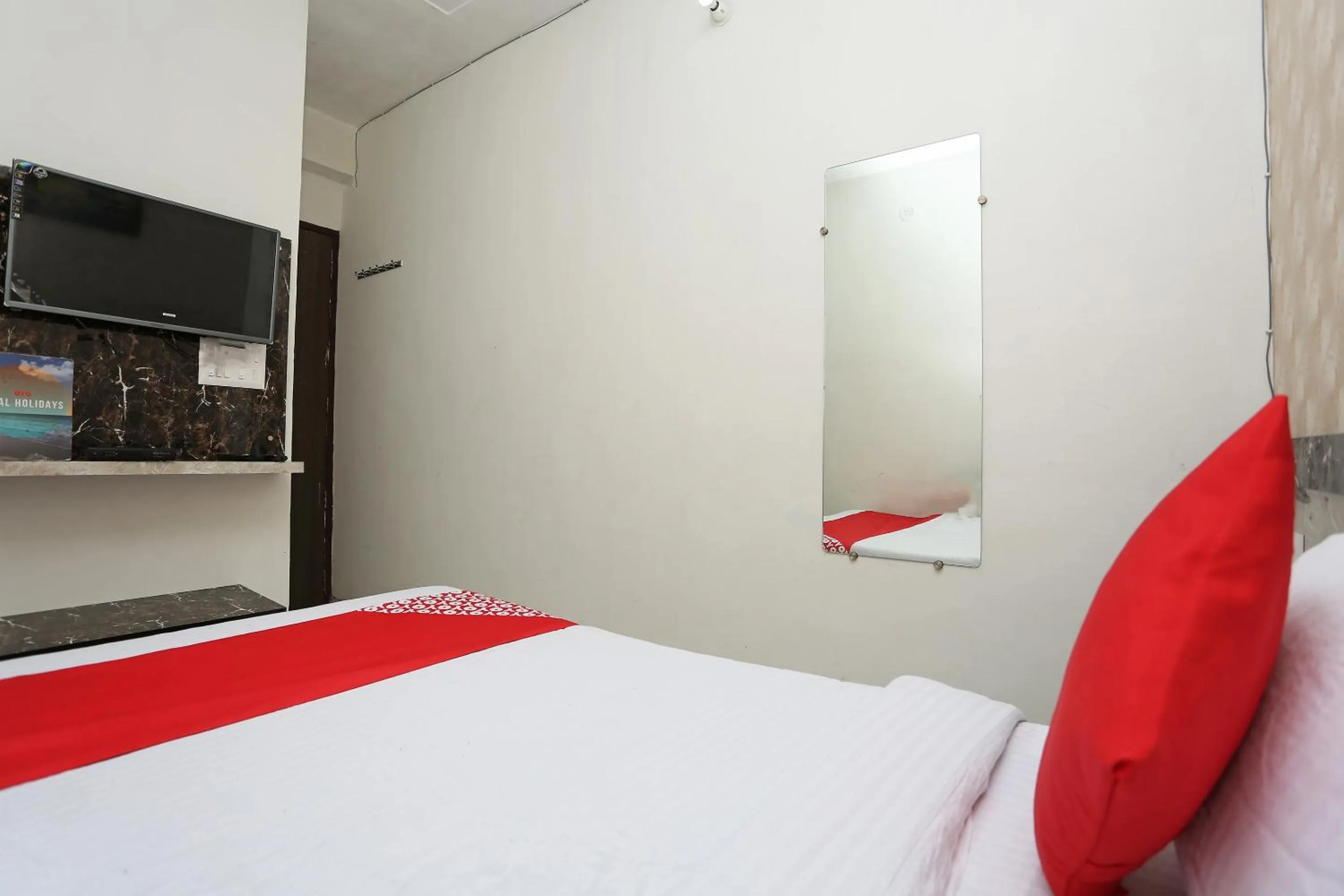 Bedroom, Bed in Hotel O Blue Moon