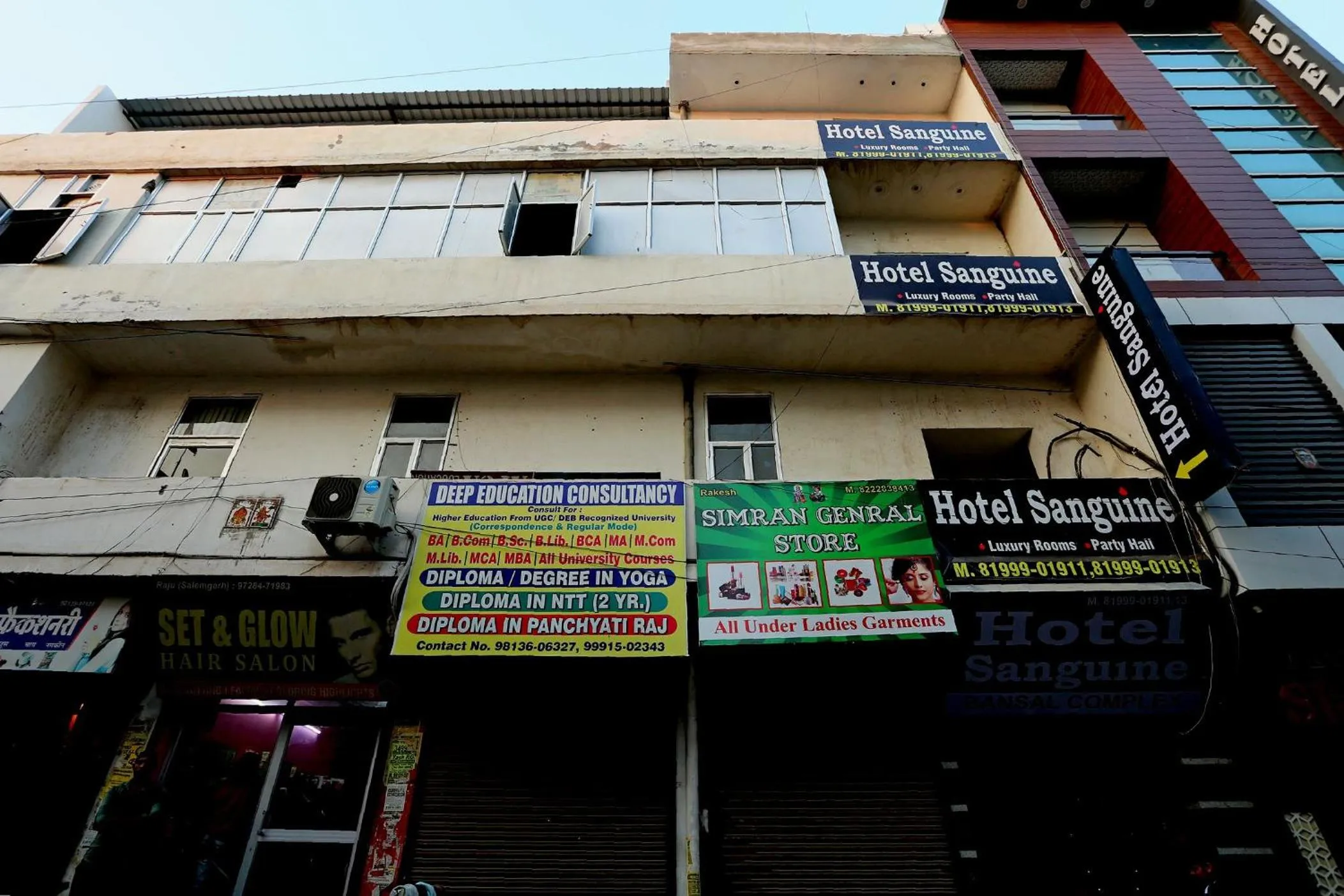 Facade/entrance in Hotel O Blue Moon