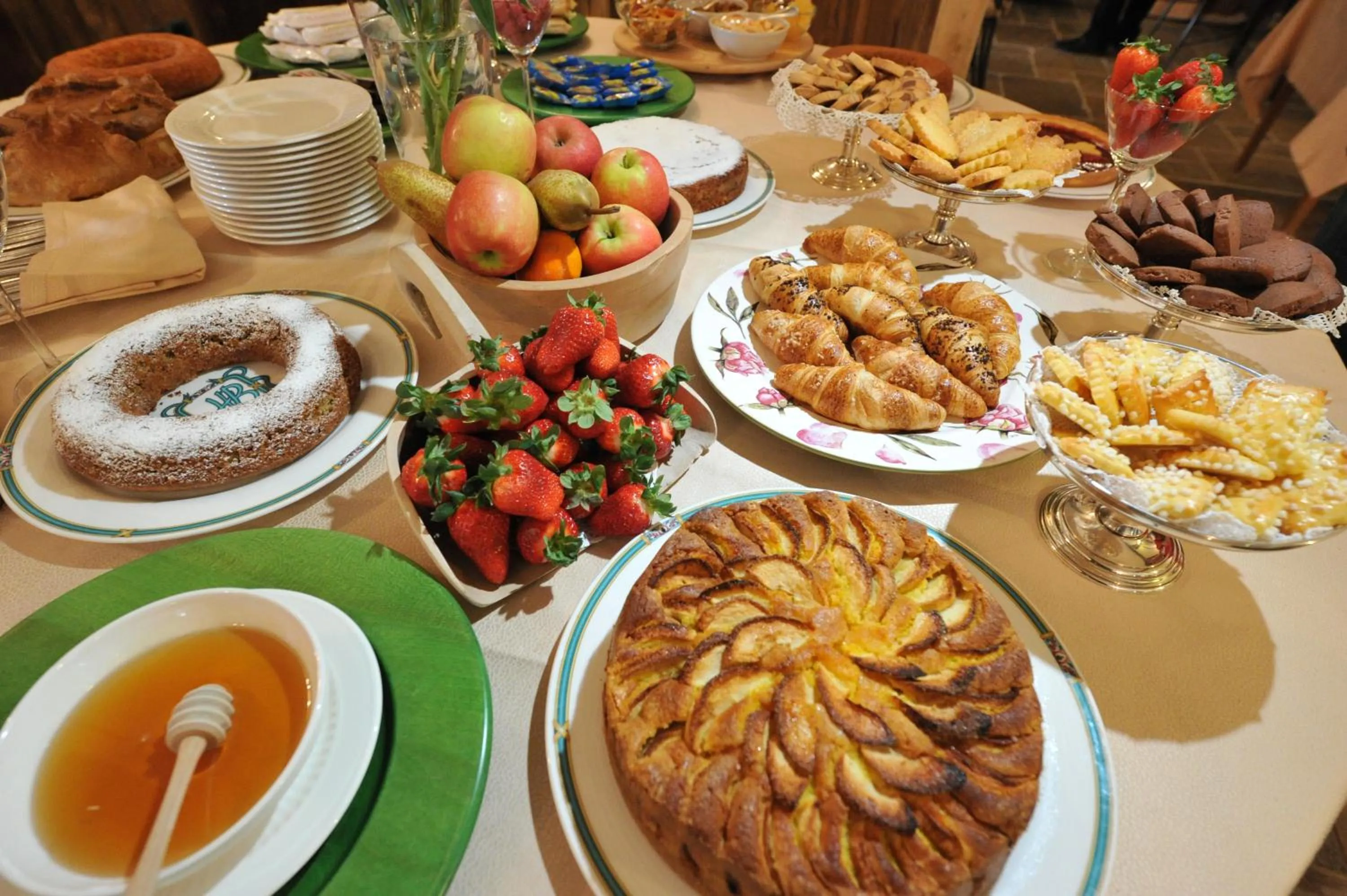 Buffet breakfast in Hotel Bucaneve