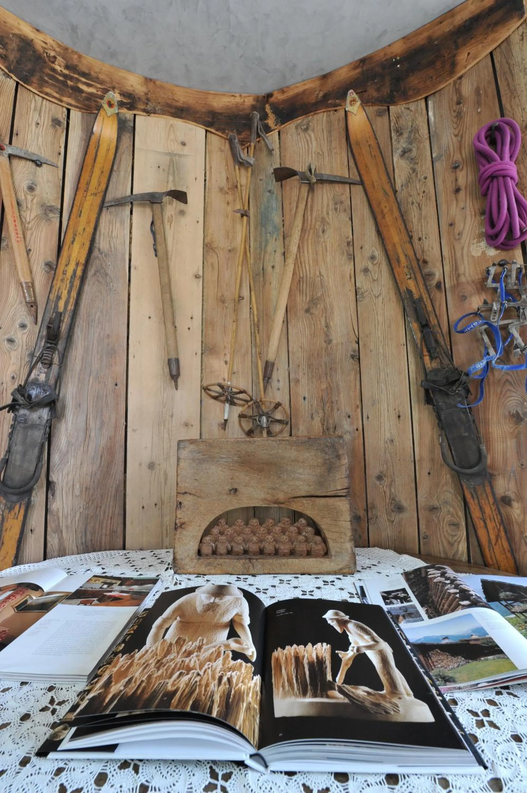 Decorative detail in Hotel Bucaneve