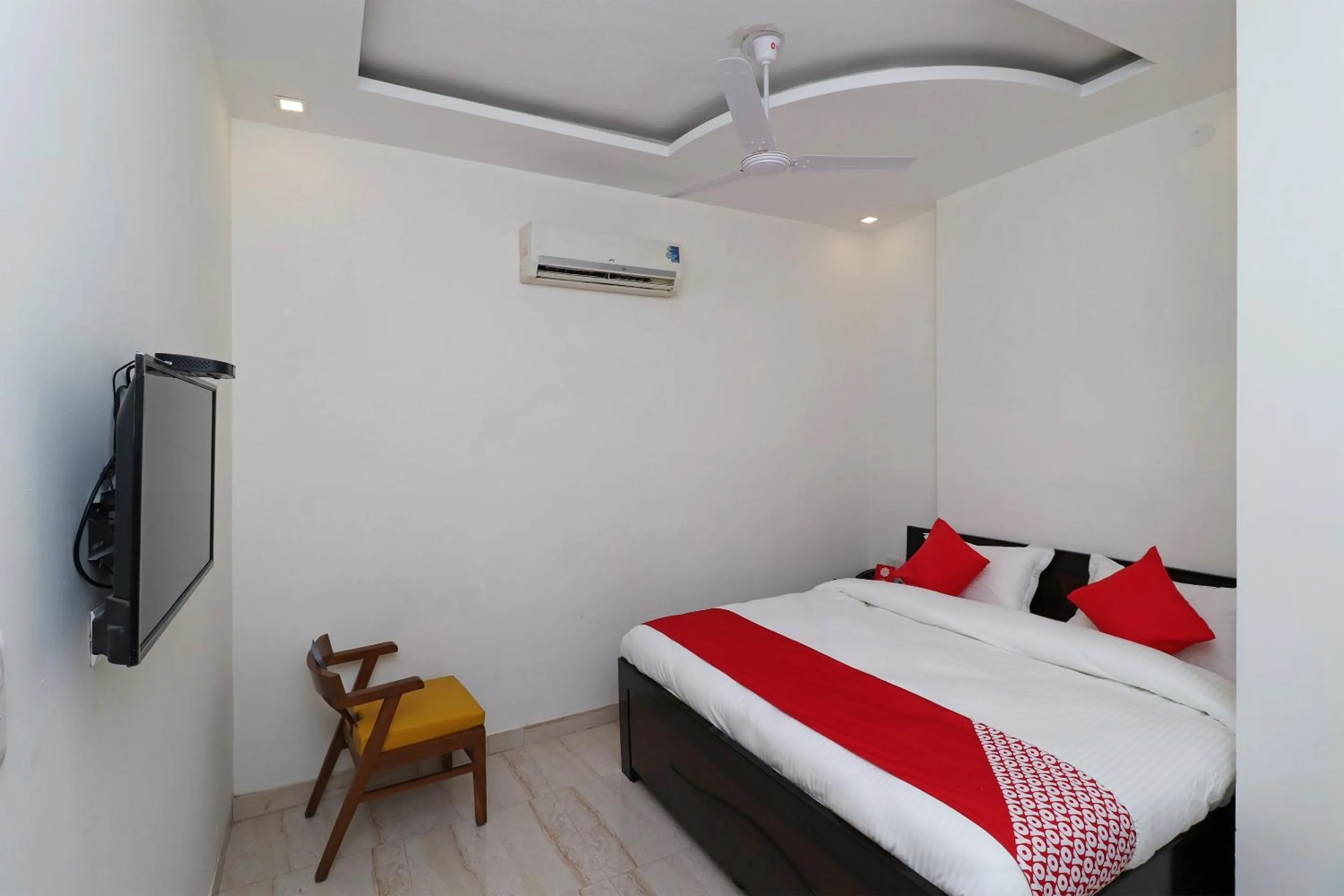 Bedroom in Hotel O Laxmi Residency