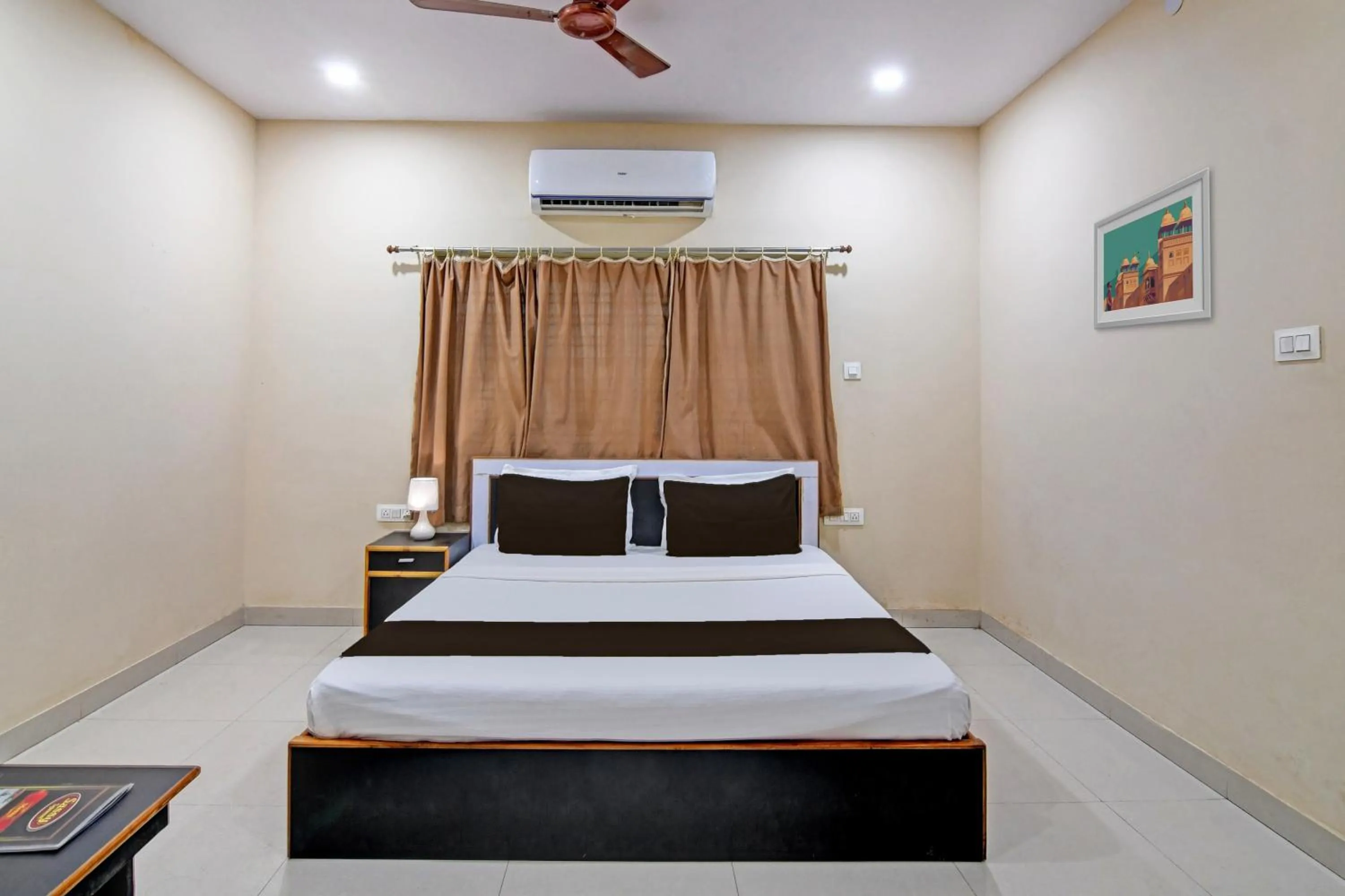 Bedroom, Bed in Archie Oasis