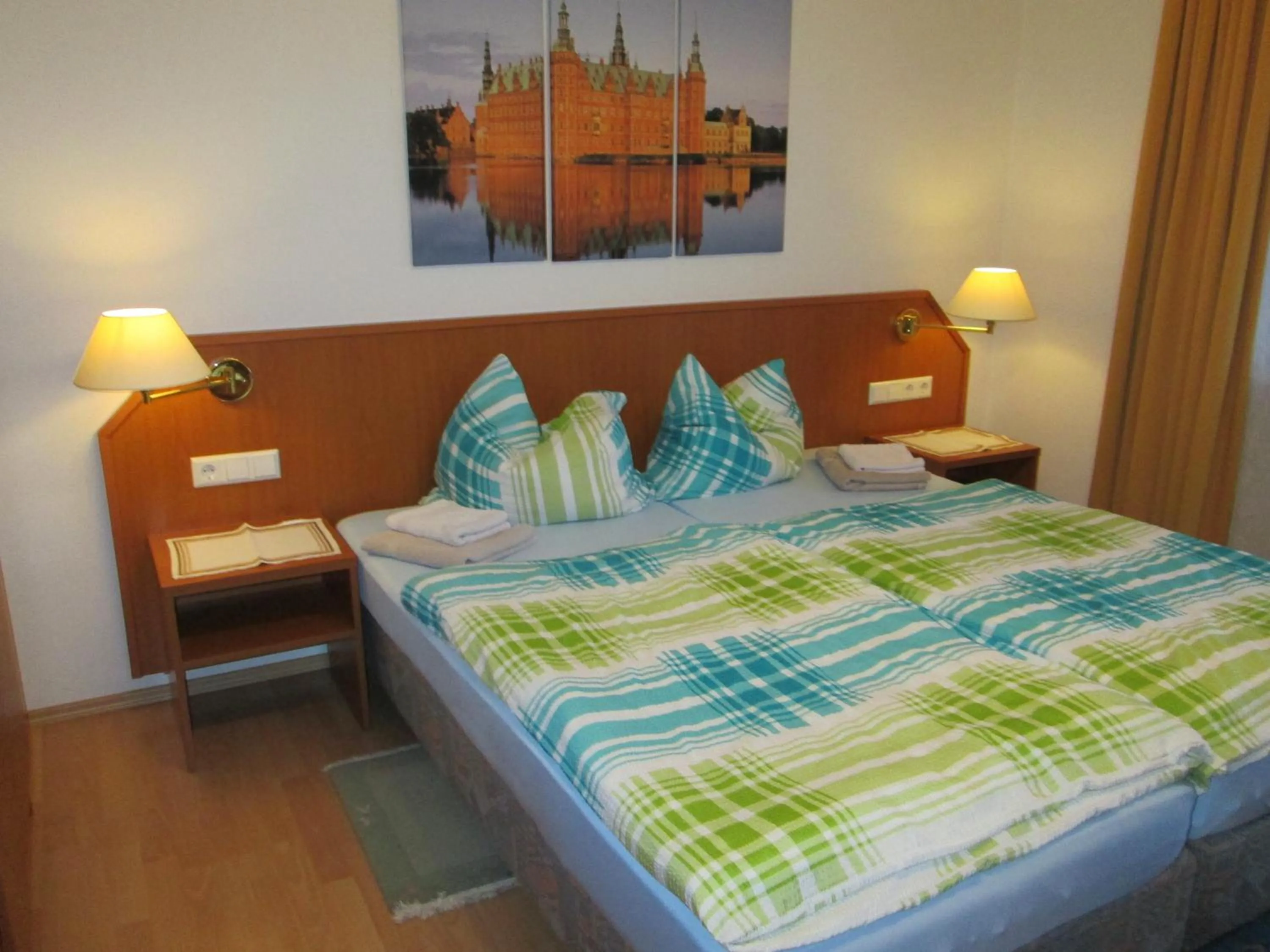 Photo of the whole room, Bed in Pension Weinhaus Unger