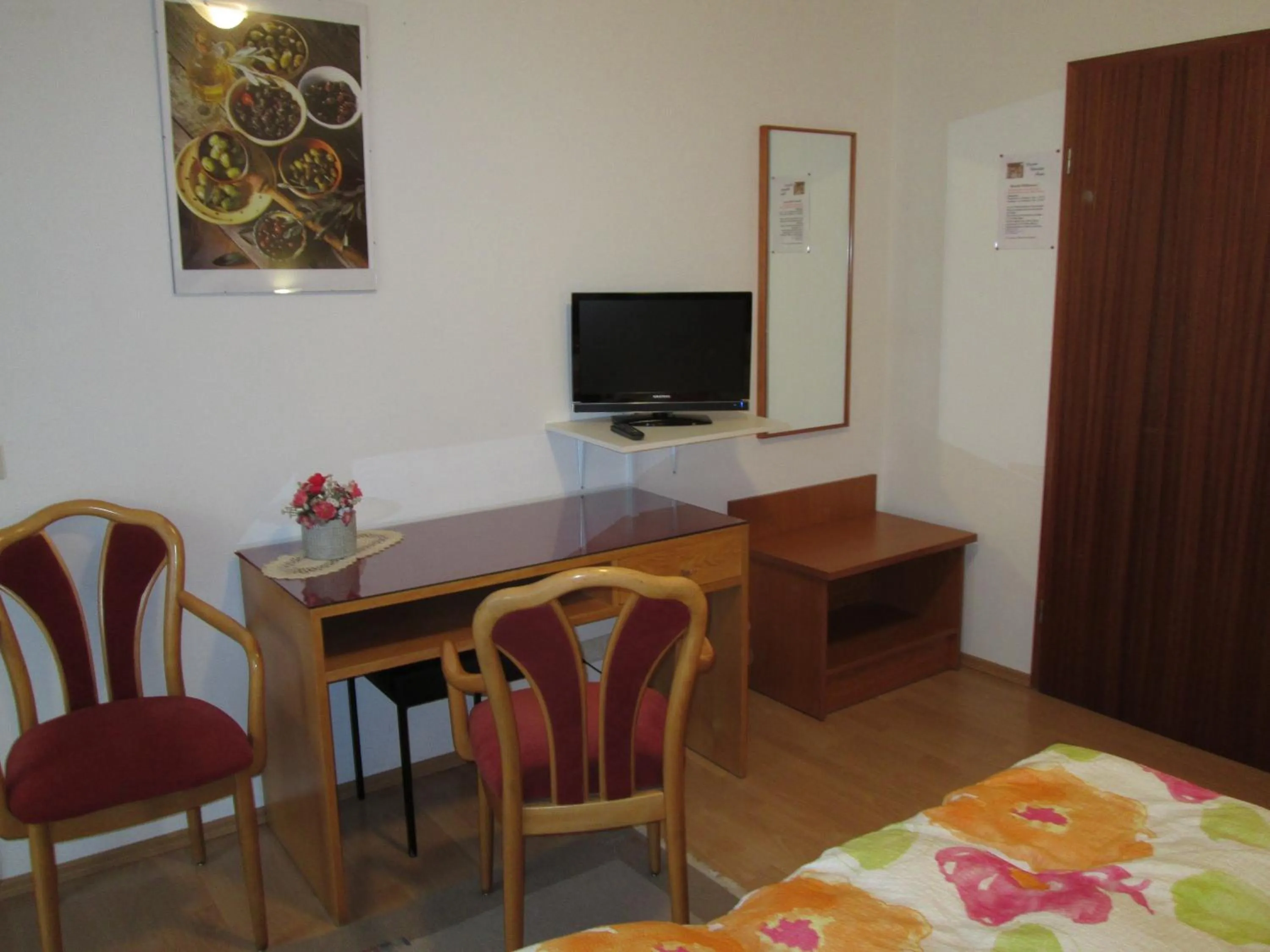 Seating area, Bed in Pension Weinhaus Unger