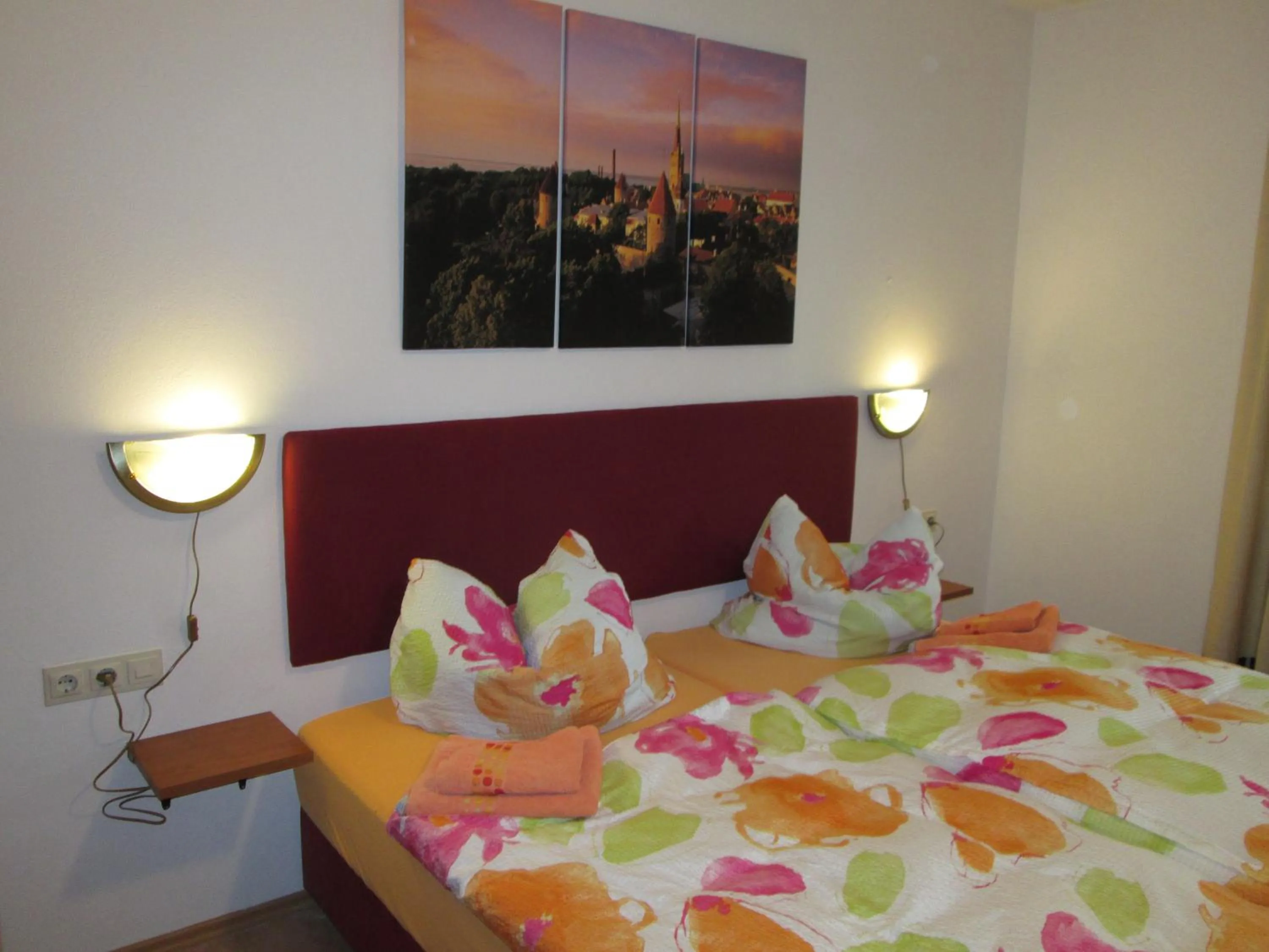 Photo of the whole room, Bed in Pension Weinhaus Unger
