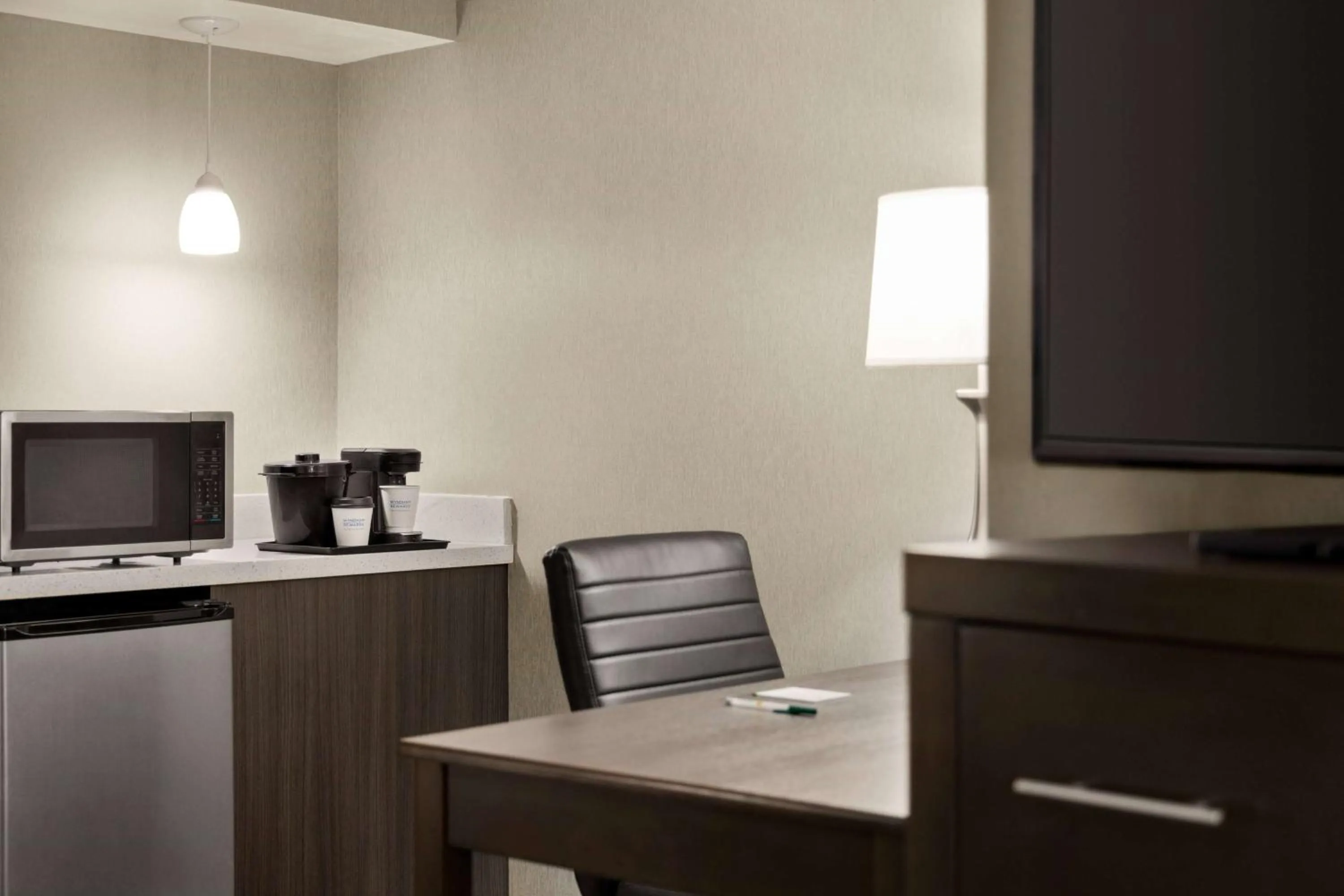 Photo of the whole room in La Quinta by Wyndham Newark - Elkton