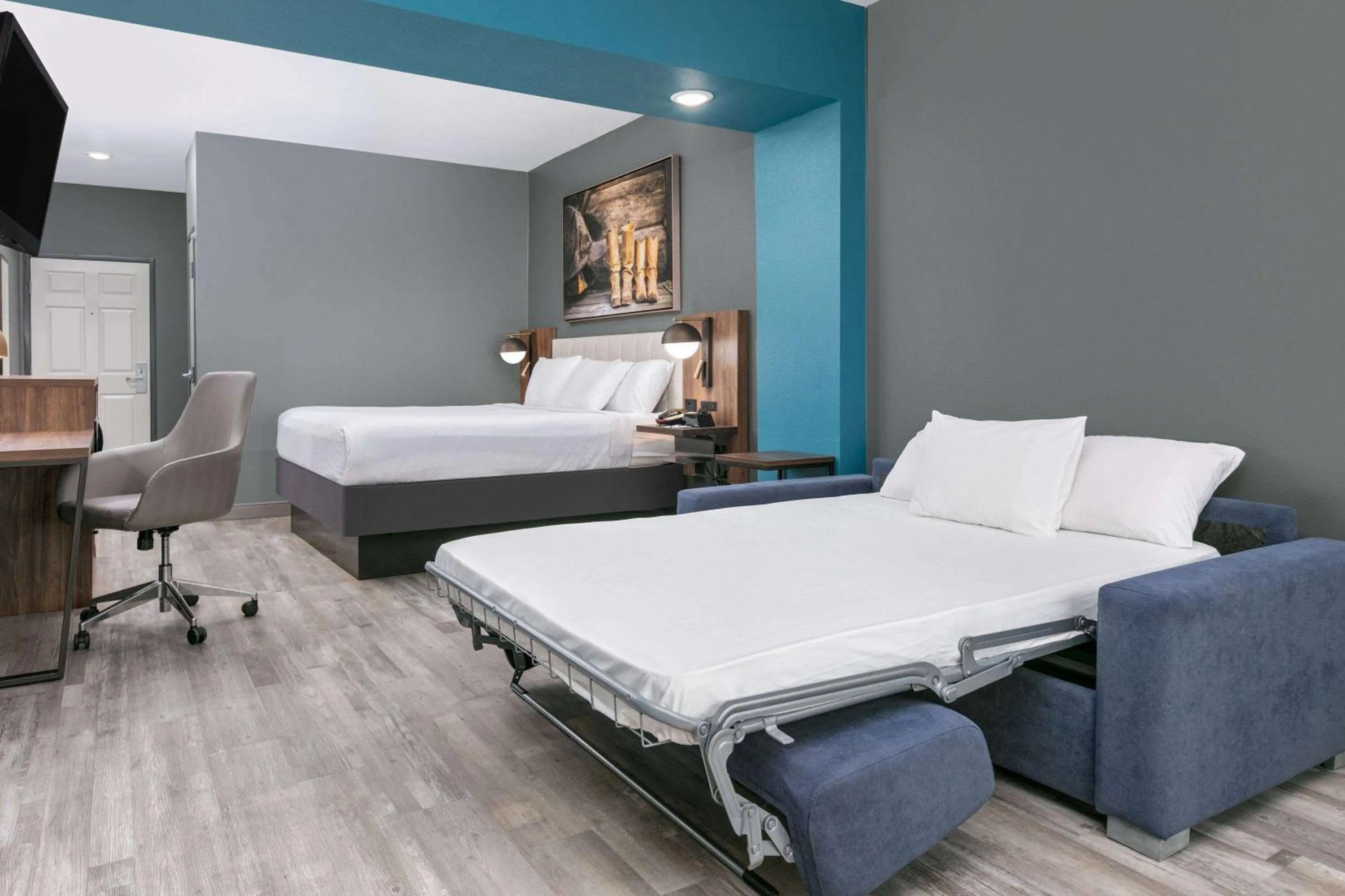 Photo of the whole room in La Quinta by Wyndham Decatur