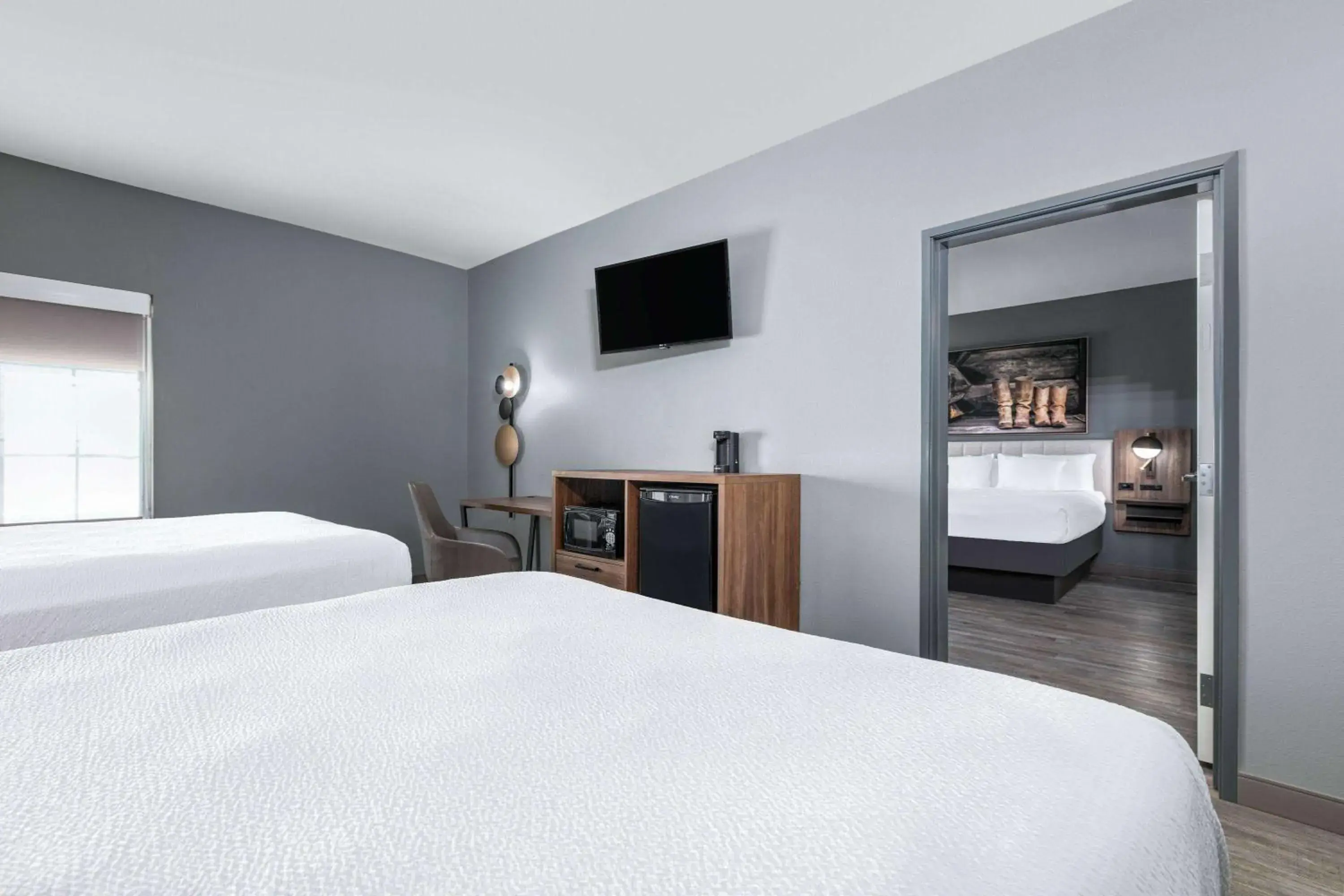 One-Bedroom Family Suite with One King Bed and Two Queen Beds, Non-Smoking in La Quinta by Wyndham Decatur One-Bedroom Family Suite with One King Bed and Two Queen Beds, Non-Smoking in La Quinta by Wyndham Decatur