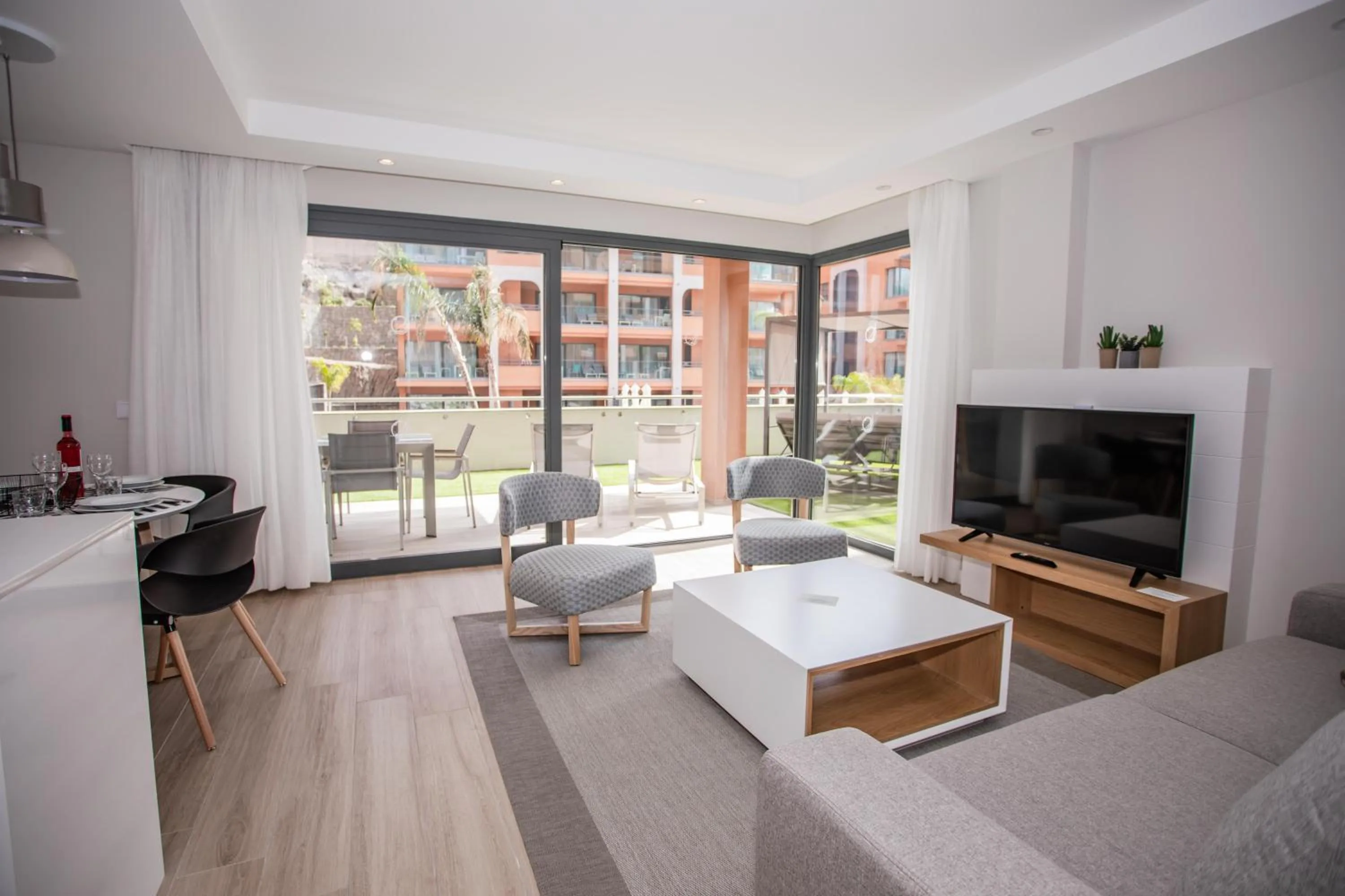 Photo of the whole room in Arguineguín Park By Servatur VV