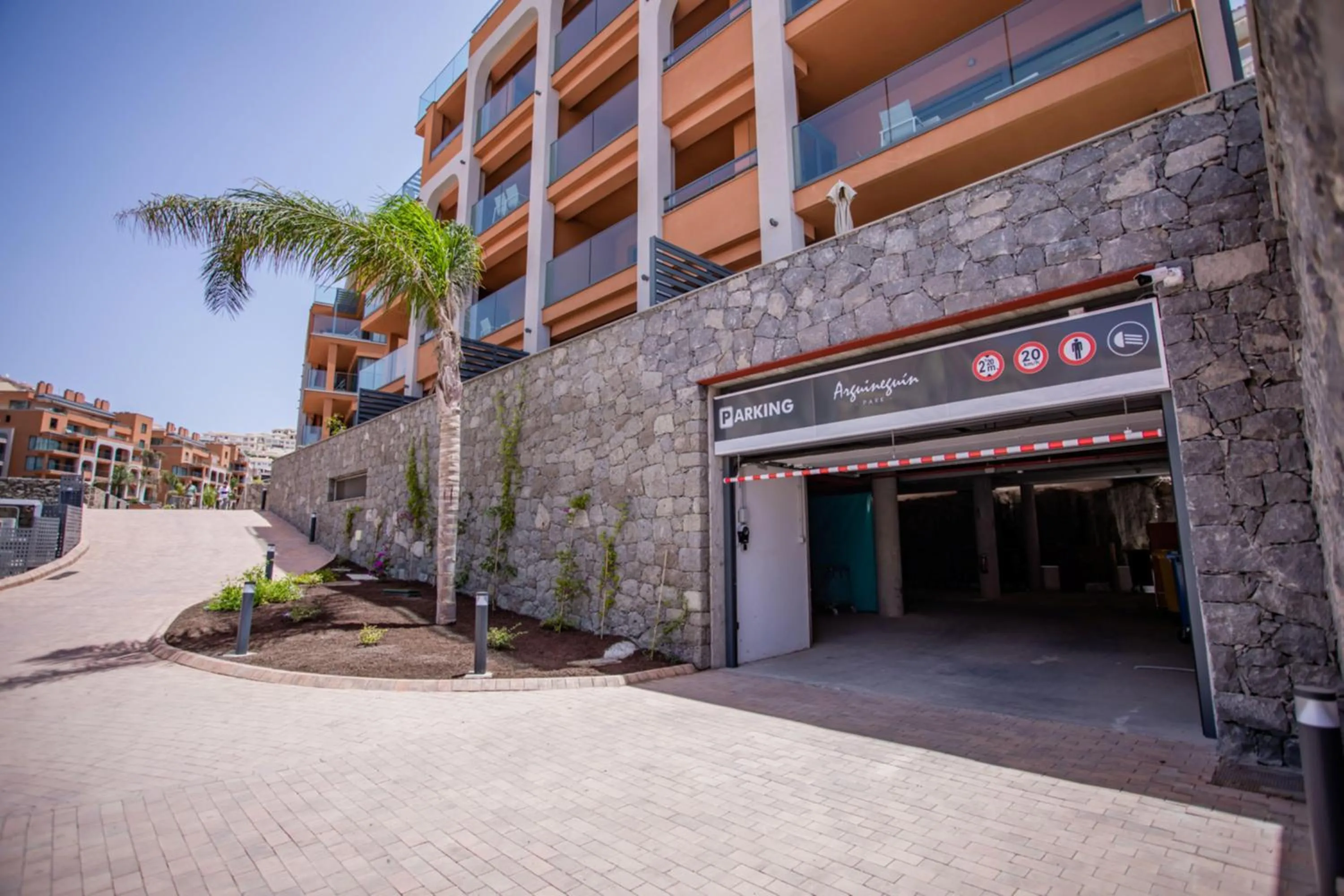 Property building in Arguineguín Park By Servatur VV