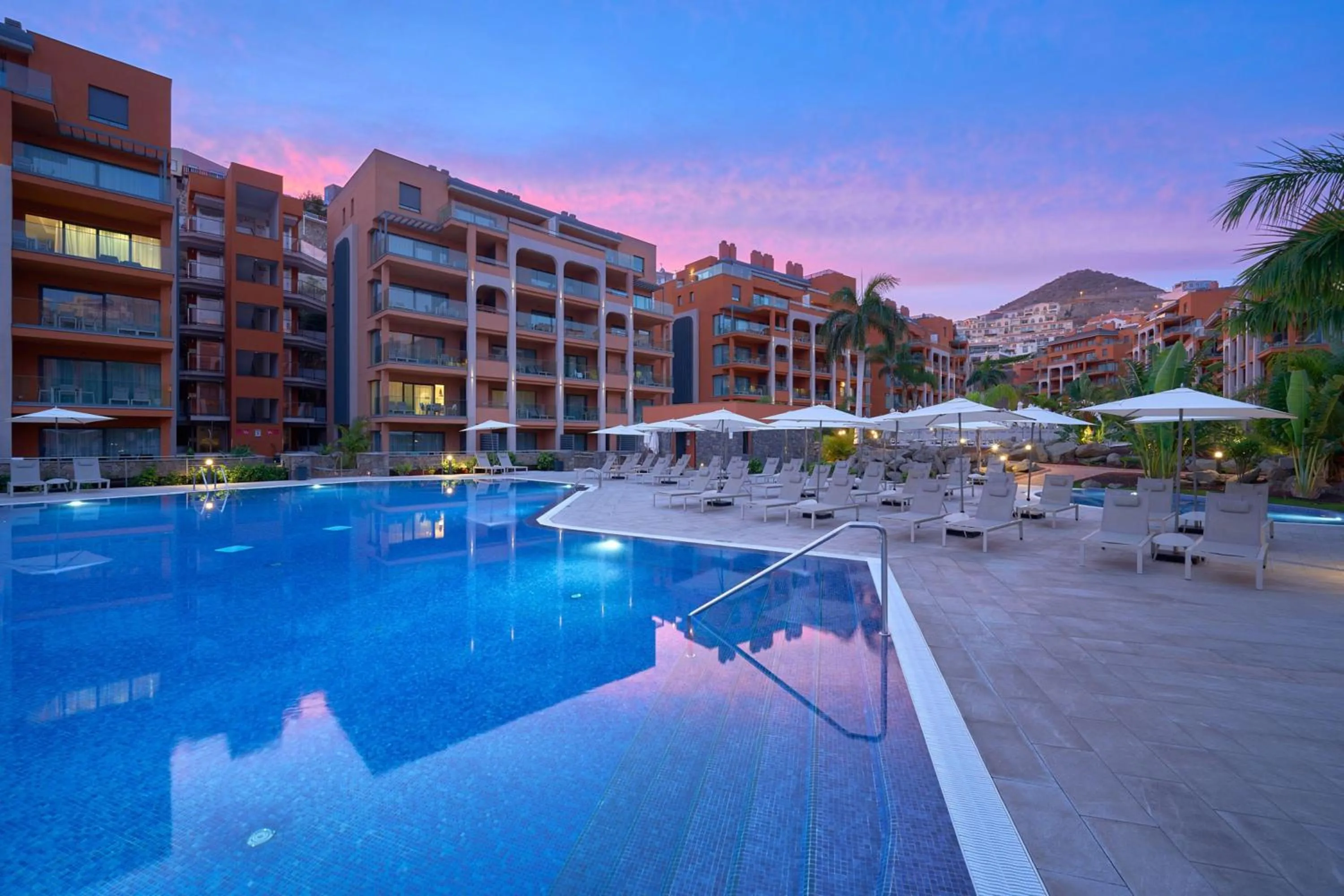 Swimming pool in Arguineguín Park By Servatur VV