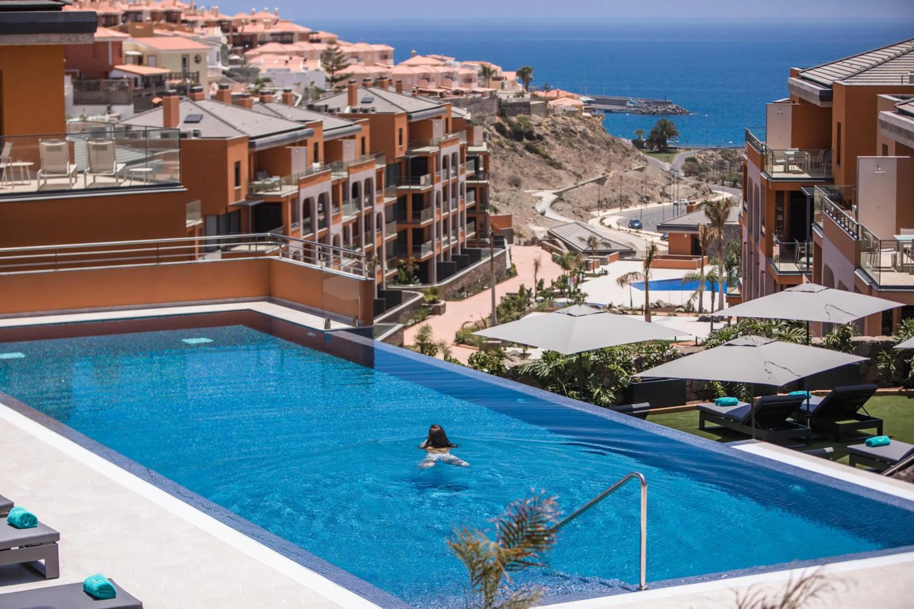 Swimming pool in Arguineguín Park By Servatur VV