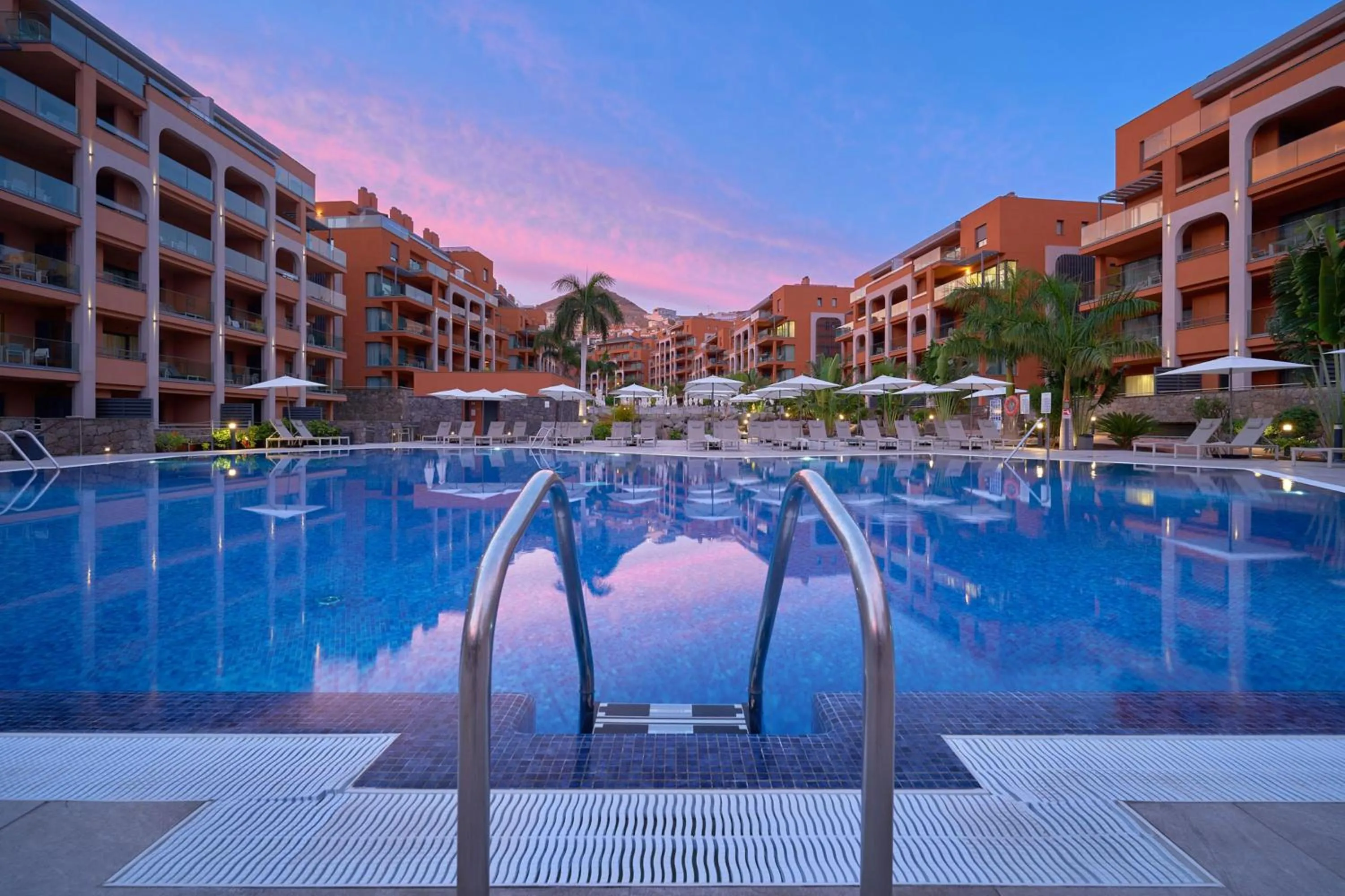 Swimming pool in Arguineguín Park By Servatur VV