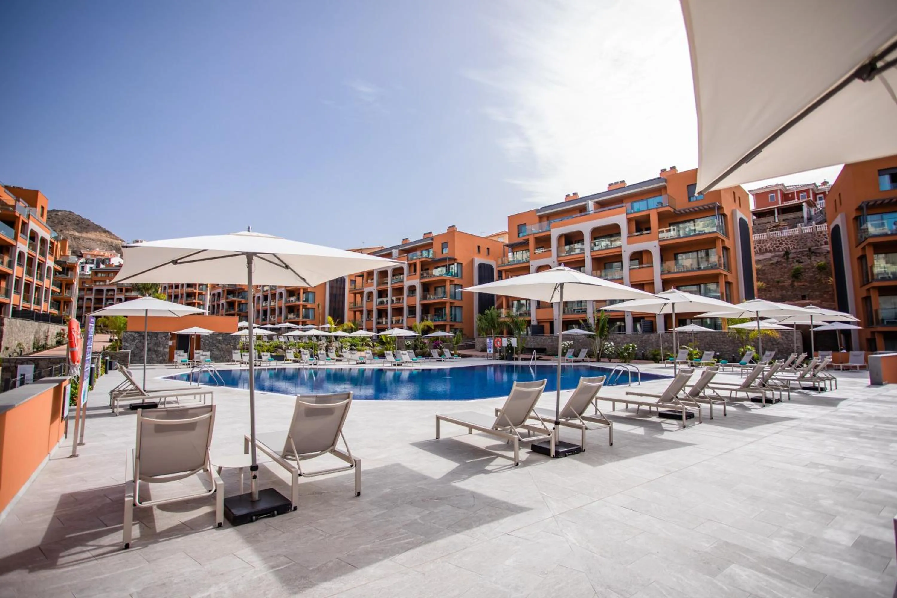 Swimming pool in Arguineguín Park By Servatur VV
